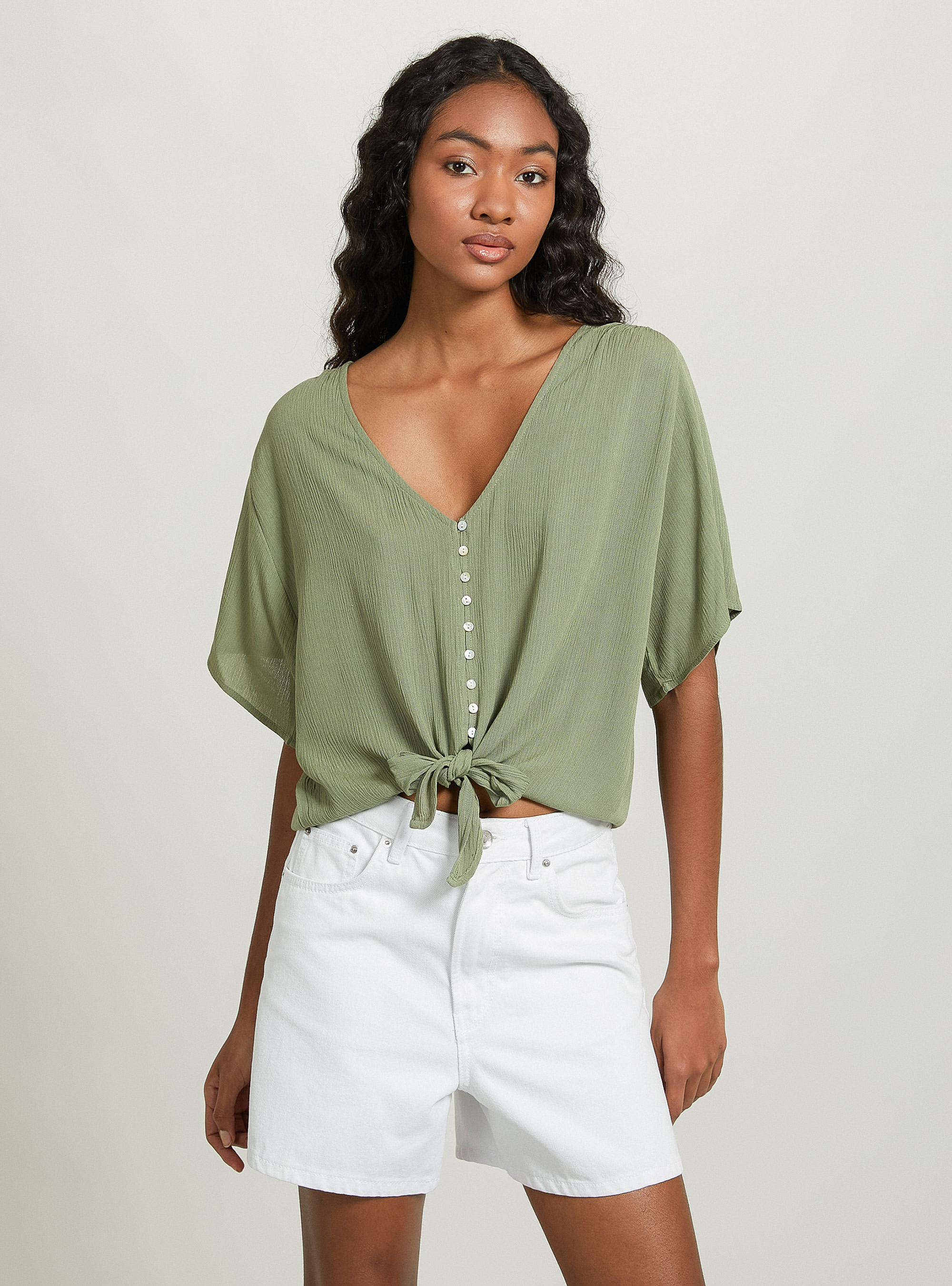 Camicia scollo a v tinta unita e nodo in vita, KY2 KAKY MEDIUM