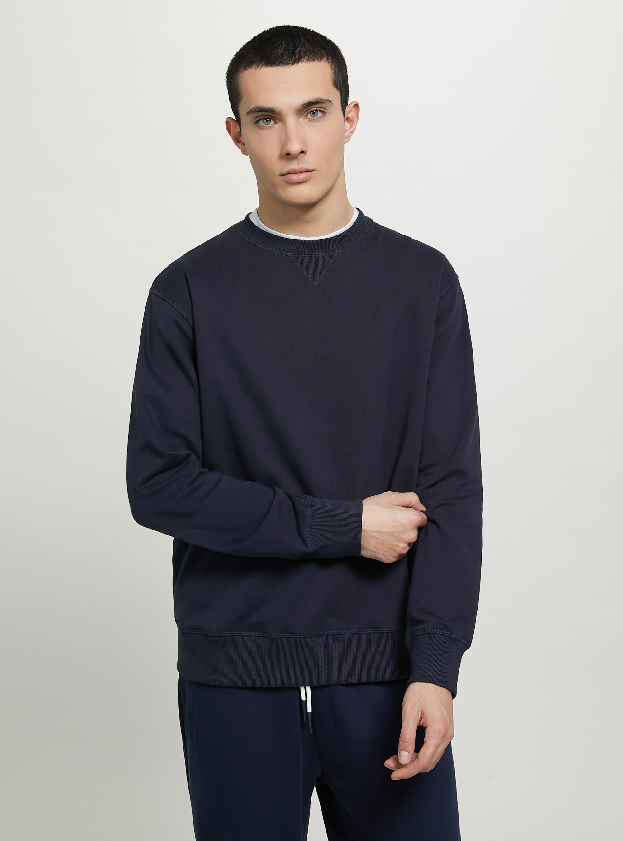Plain-coloured crew-neck sweatshirt