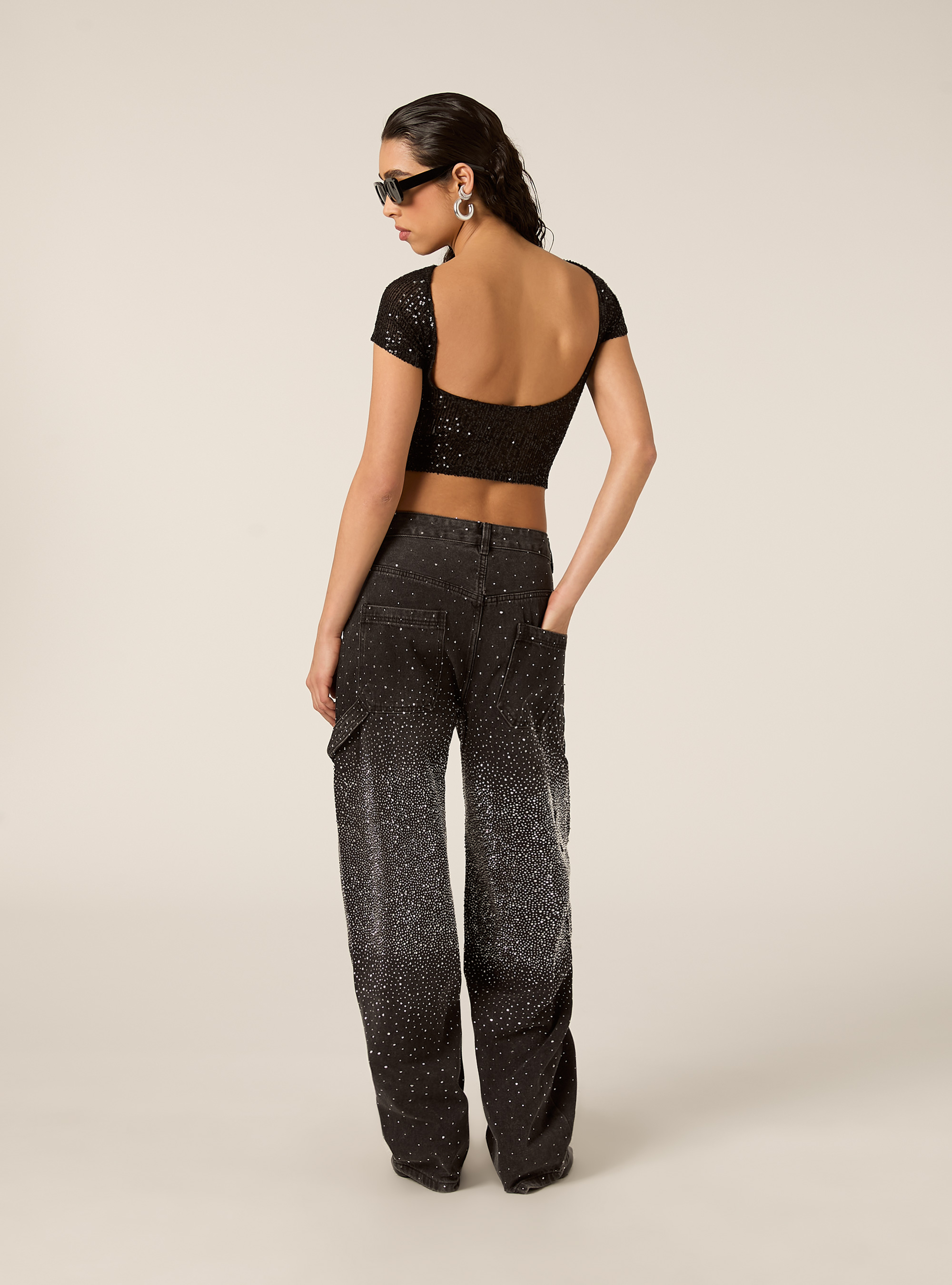 T-shirt schiena scoperta in paillettes, BK1 BLACK