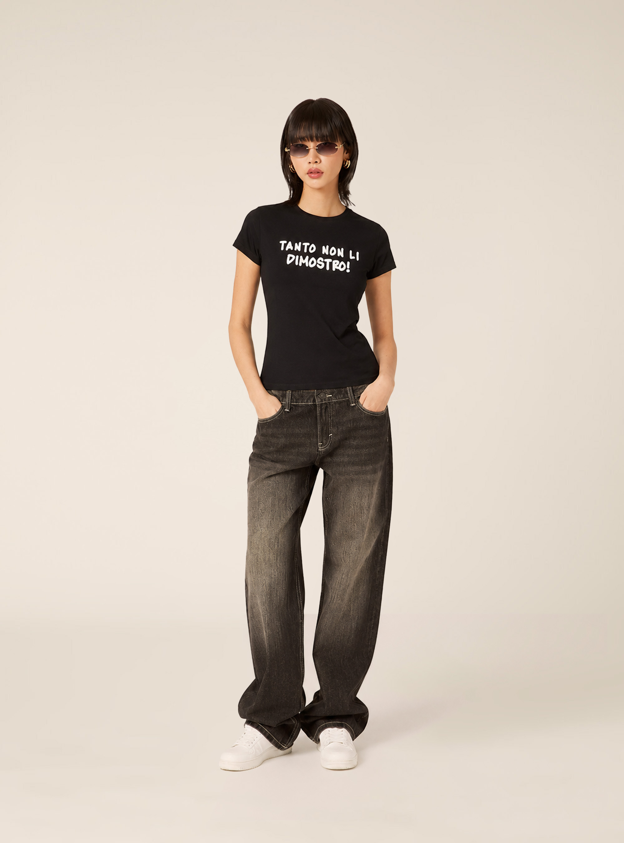 T-shirt regular con stampa "tanto non li dimostro", BK1 BLACK