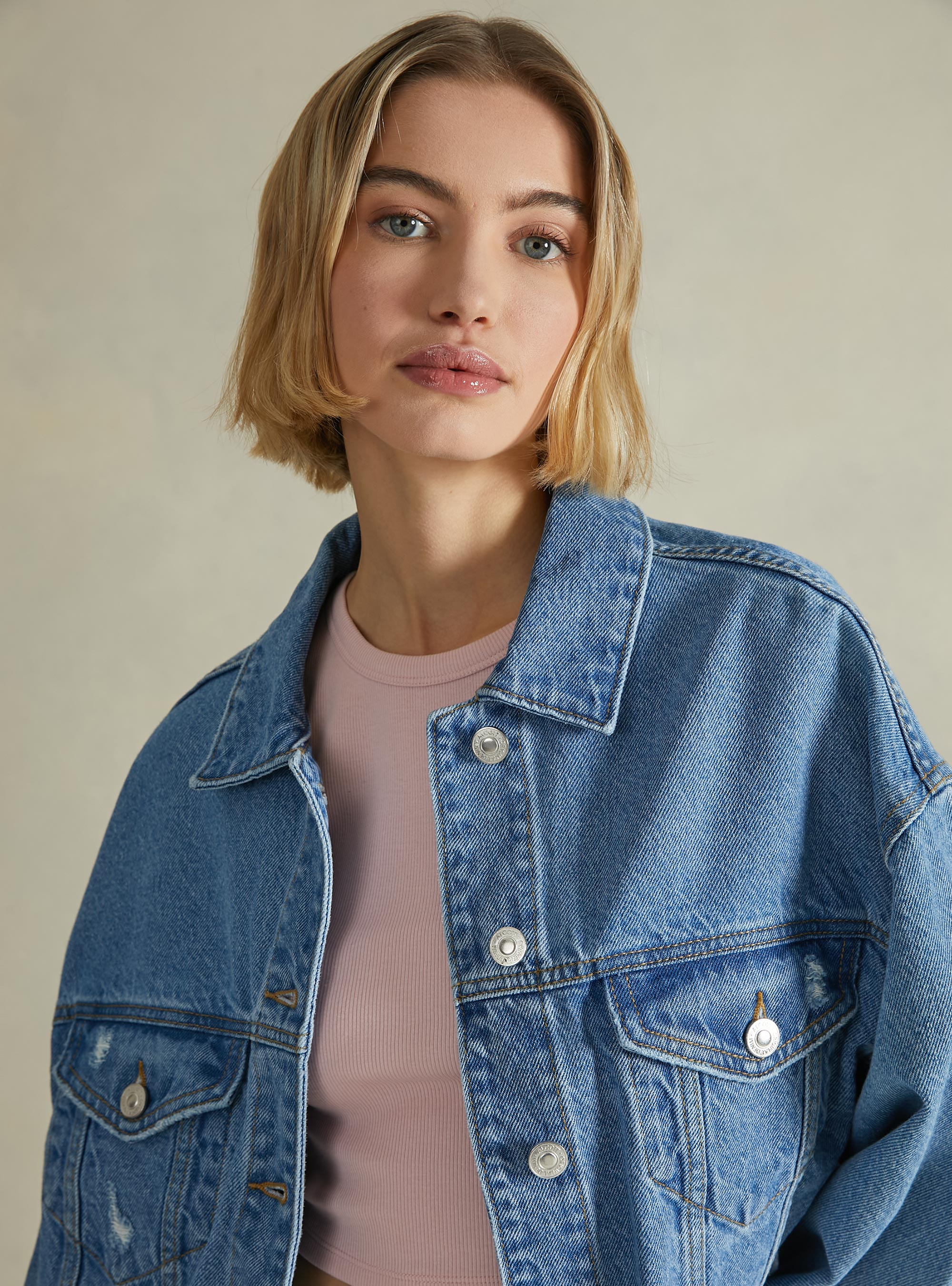 Giubbotto aus Denim geschnitten, D003 MEDIUM BLUE