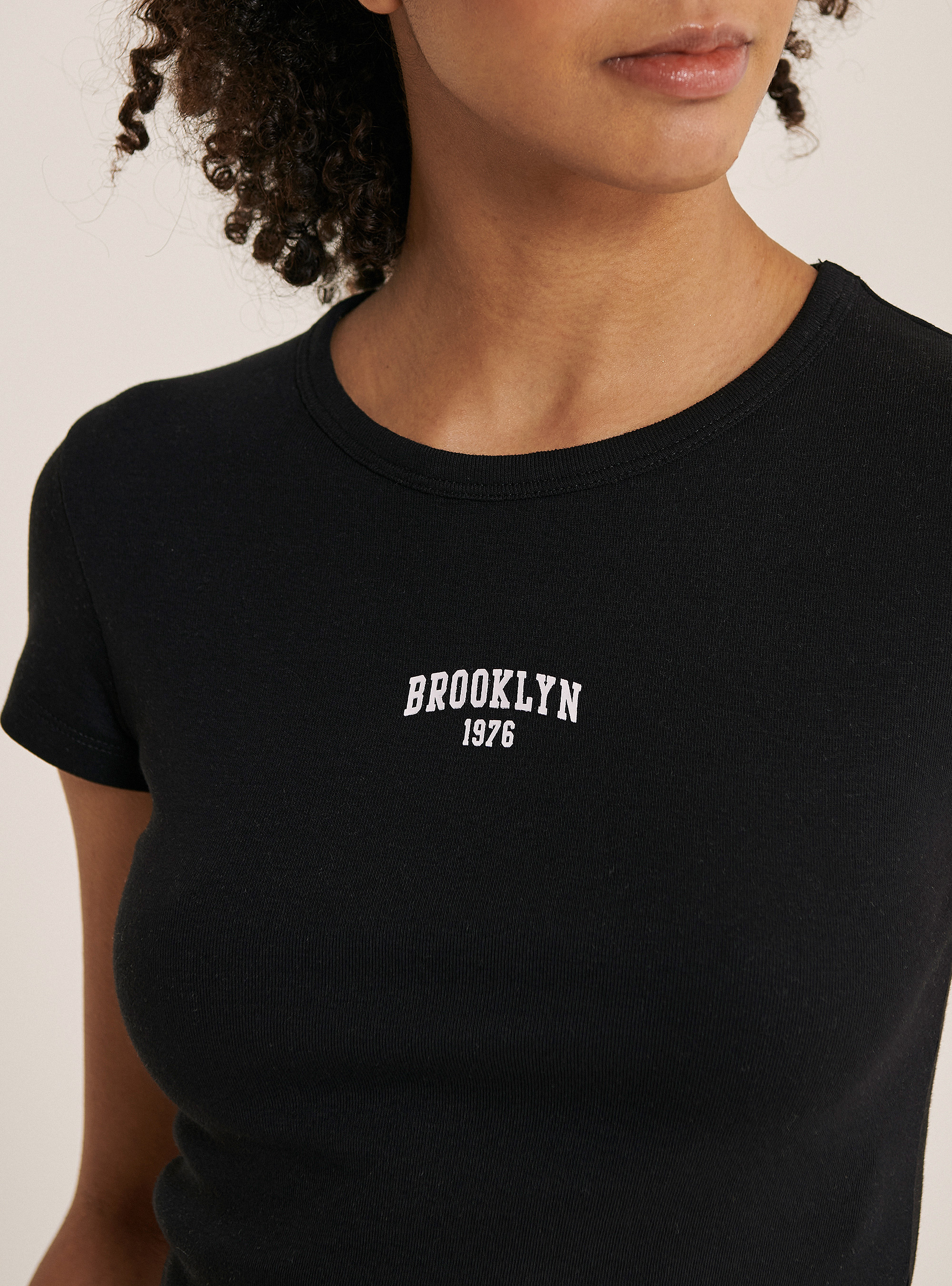Crop top with front lettering print in cotton, BLACK