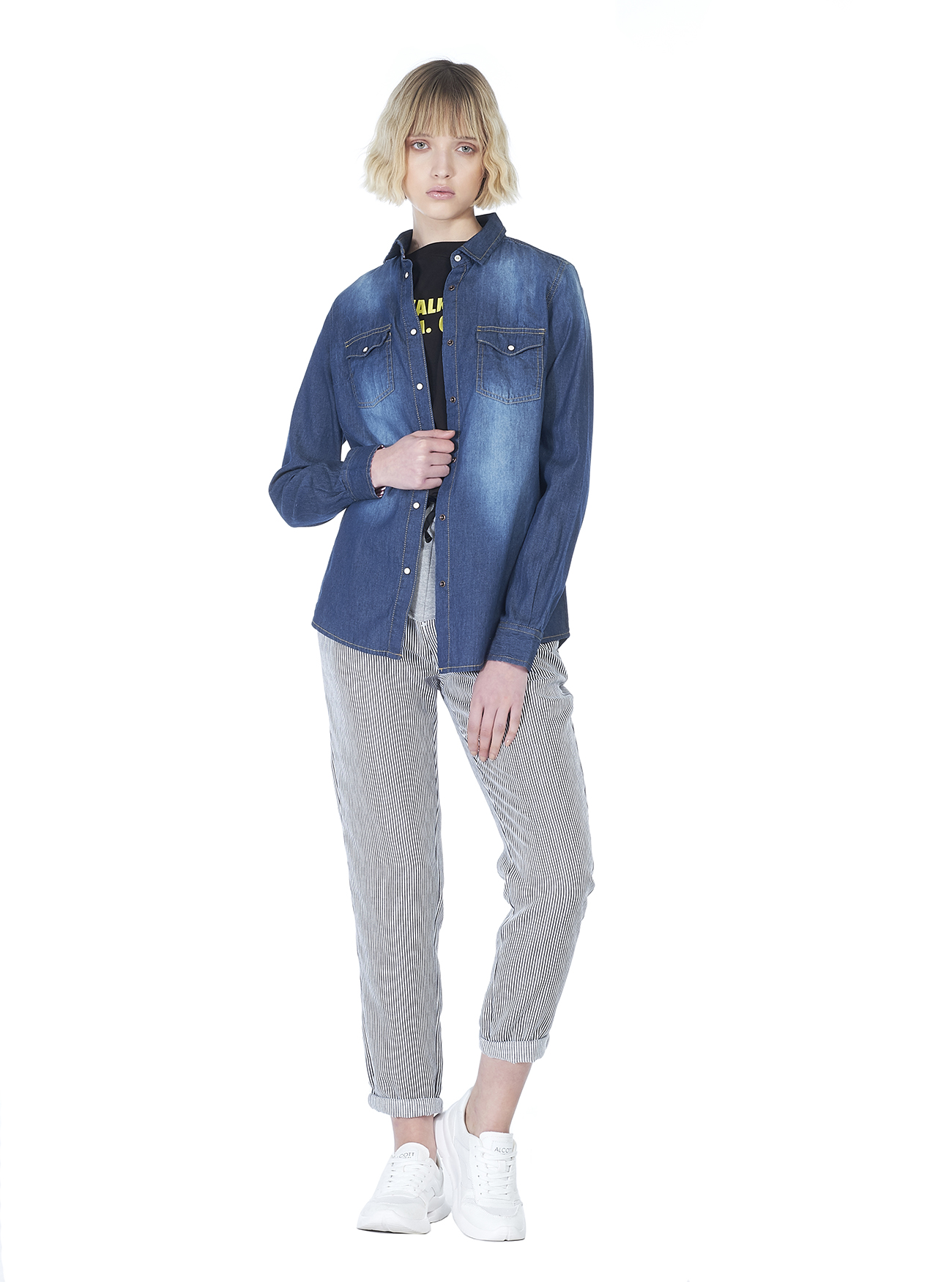 Camicia di jeans slim fit con tasche frontali, BLUE NAVY