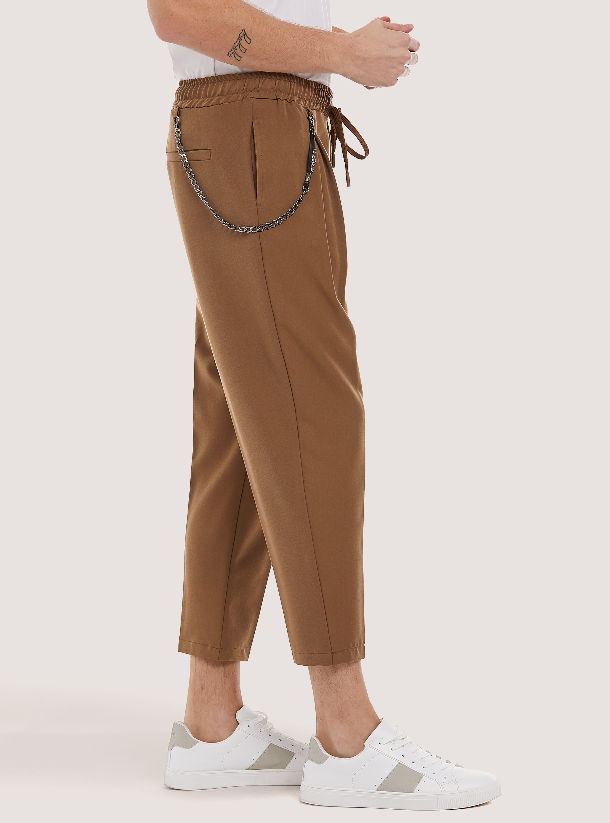 Pantaloni jogger carrot con catena
