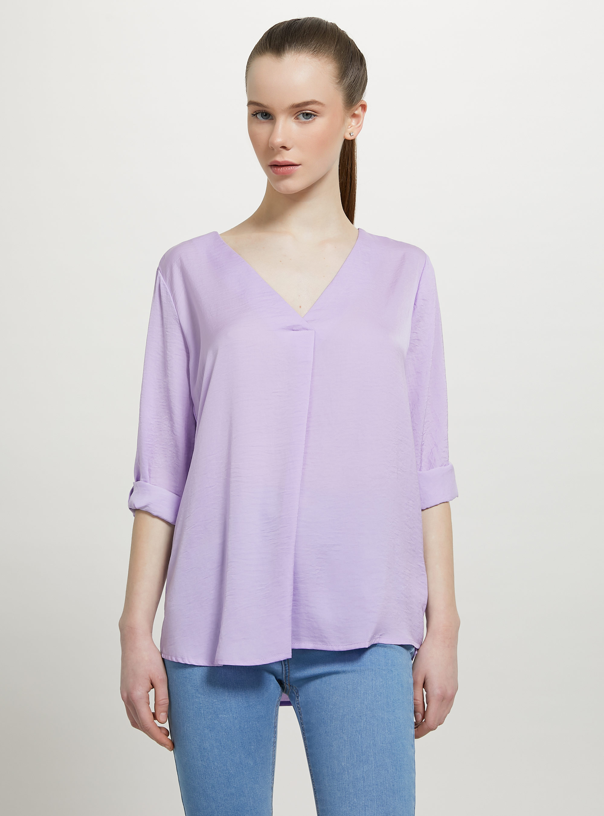 Plain-coloured blouse with neckline, LC2 LILLAC MEDIUM