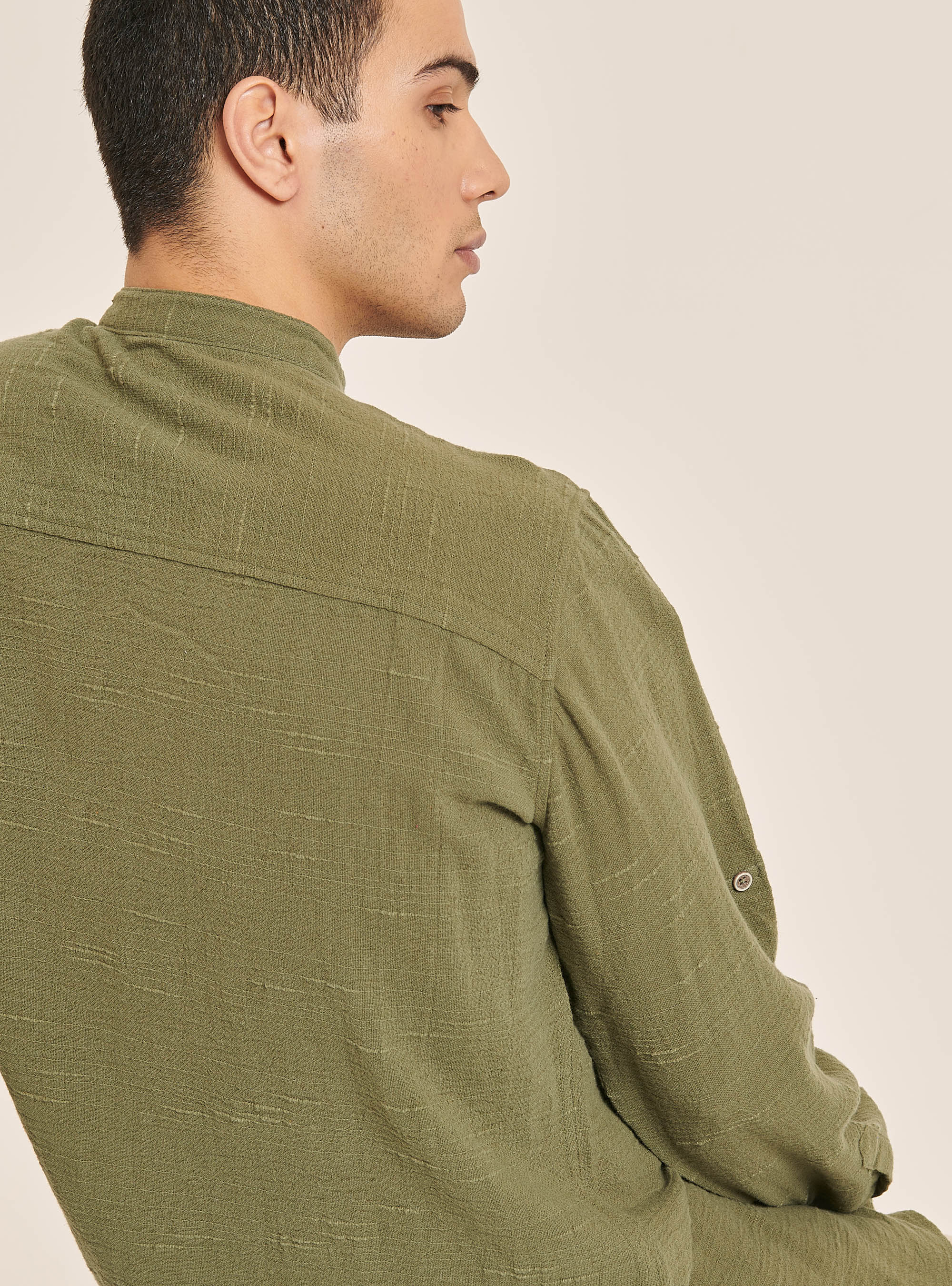 Camisa de mezcla de lino con cuello coreano, CAQUI