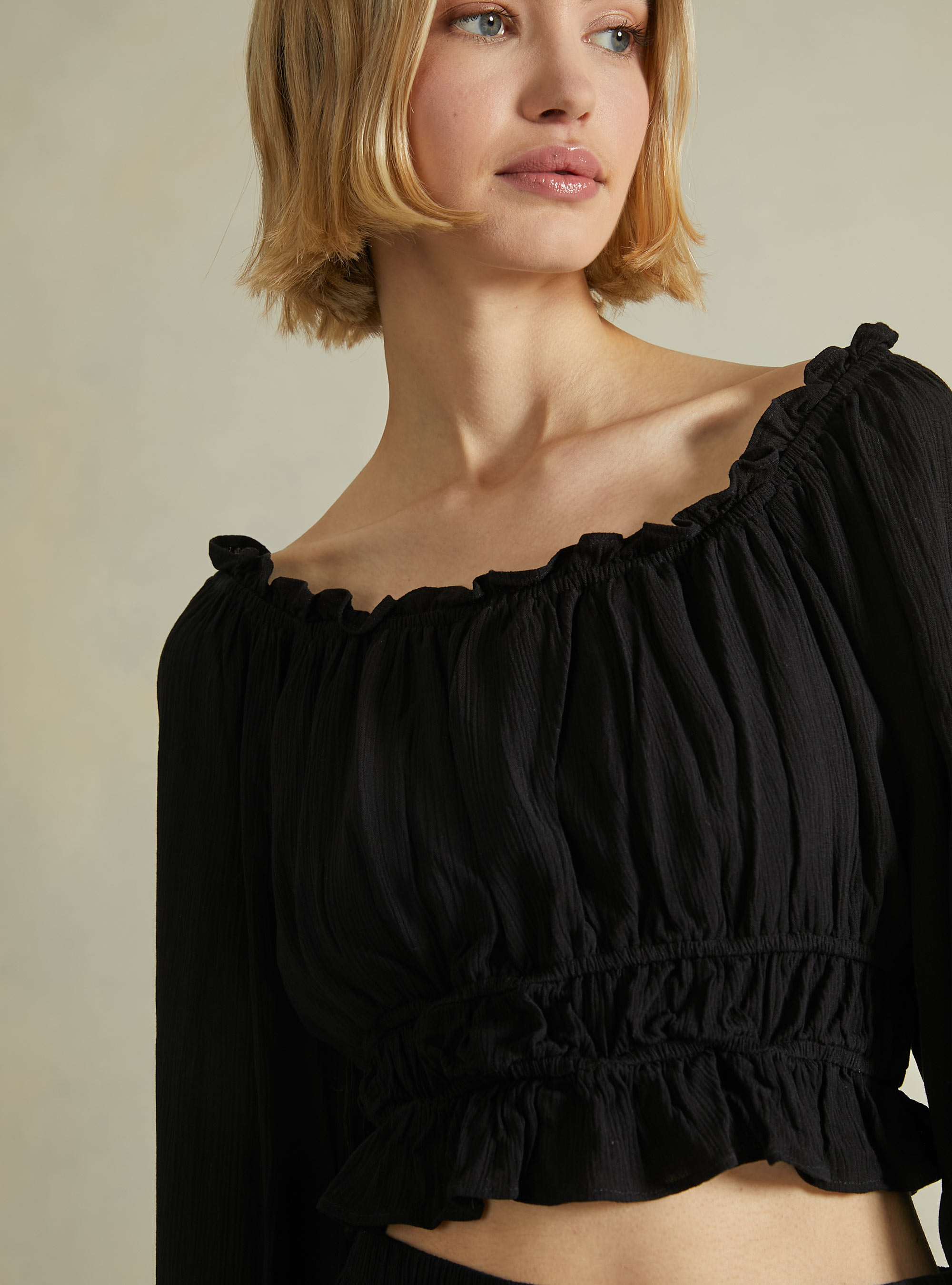 Cropped blouse with off the shoulder, BK1 BLACK