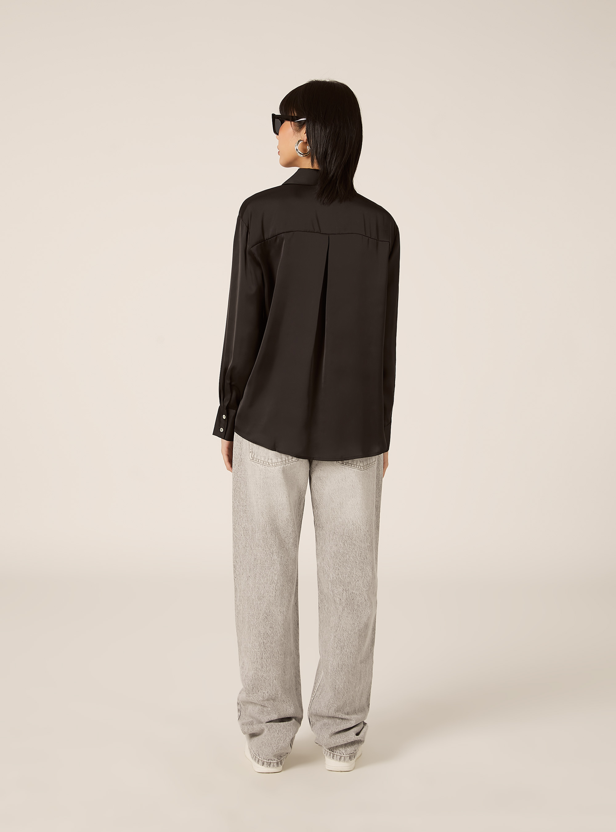 Camicia in satin con colletto a revers, BK1 BLACK