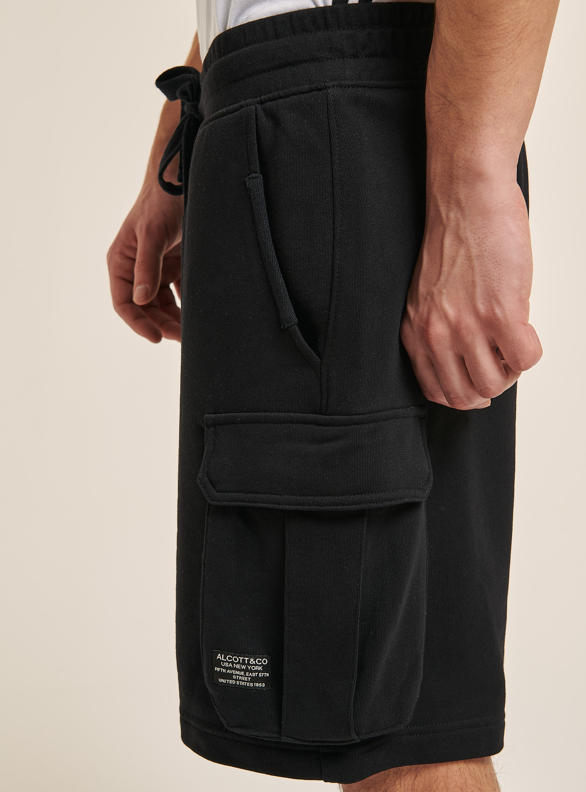 Bermuda cargo, BLACK