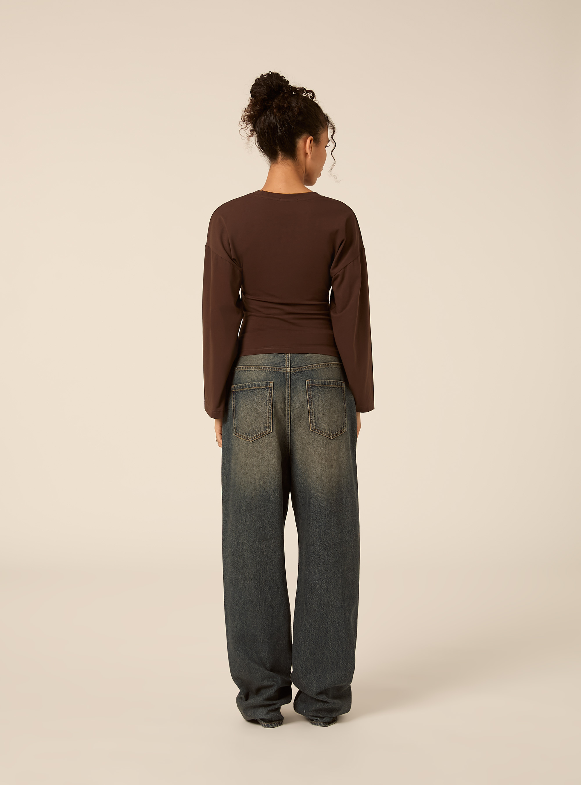 Flare sleeve top with side ruched detailing, BR1 BROWN DARK