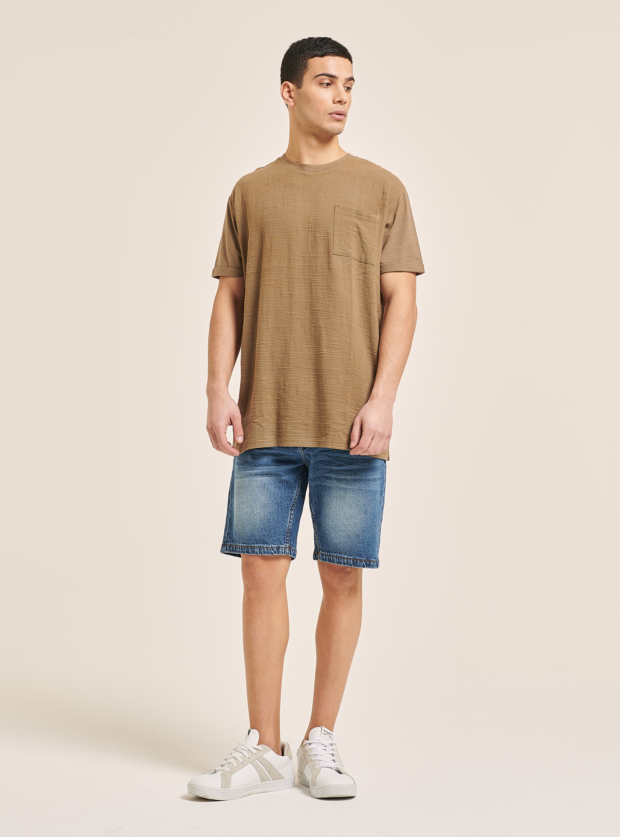 Maglietta in misto lino con taschino, C5602 TORTORA