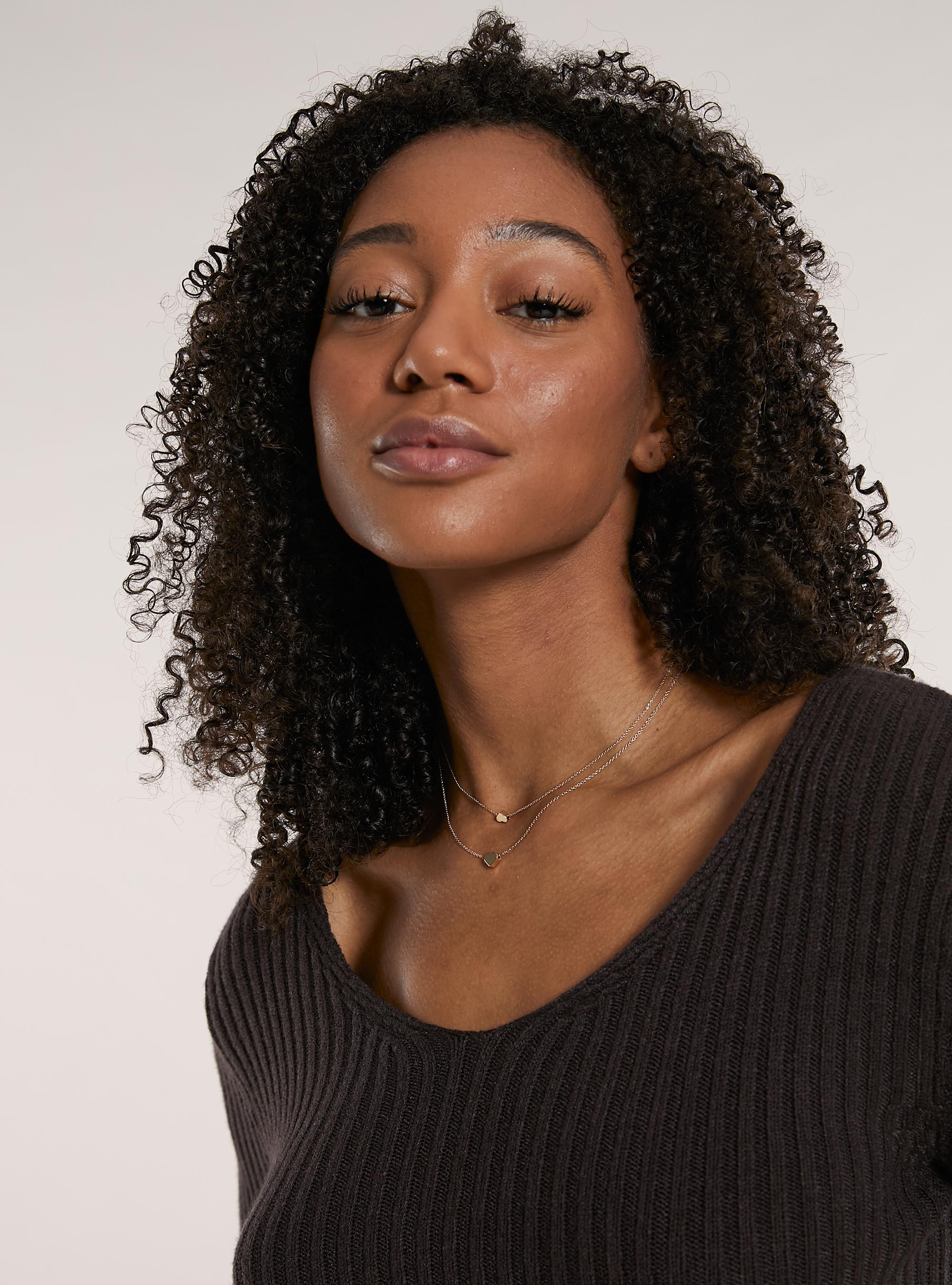 Maglia collo a v tinta unita, BR1 BROWN DARK