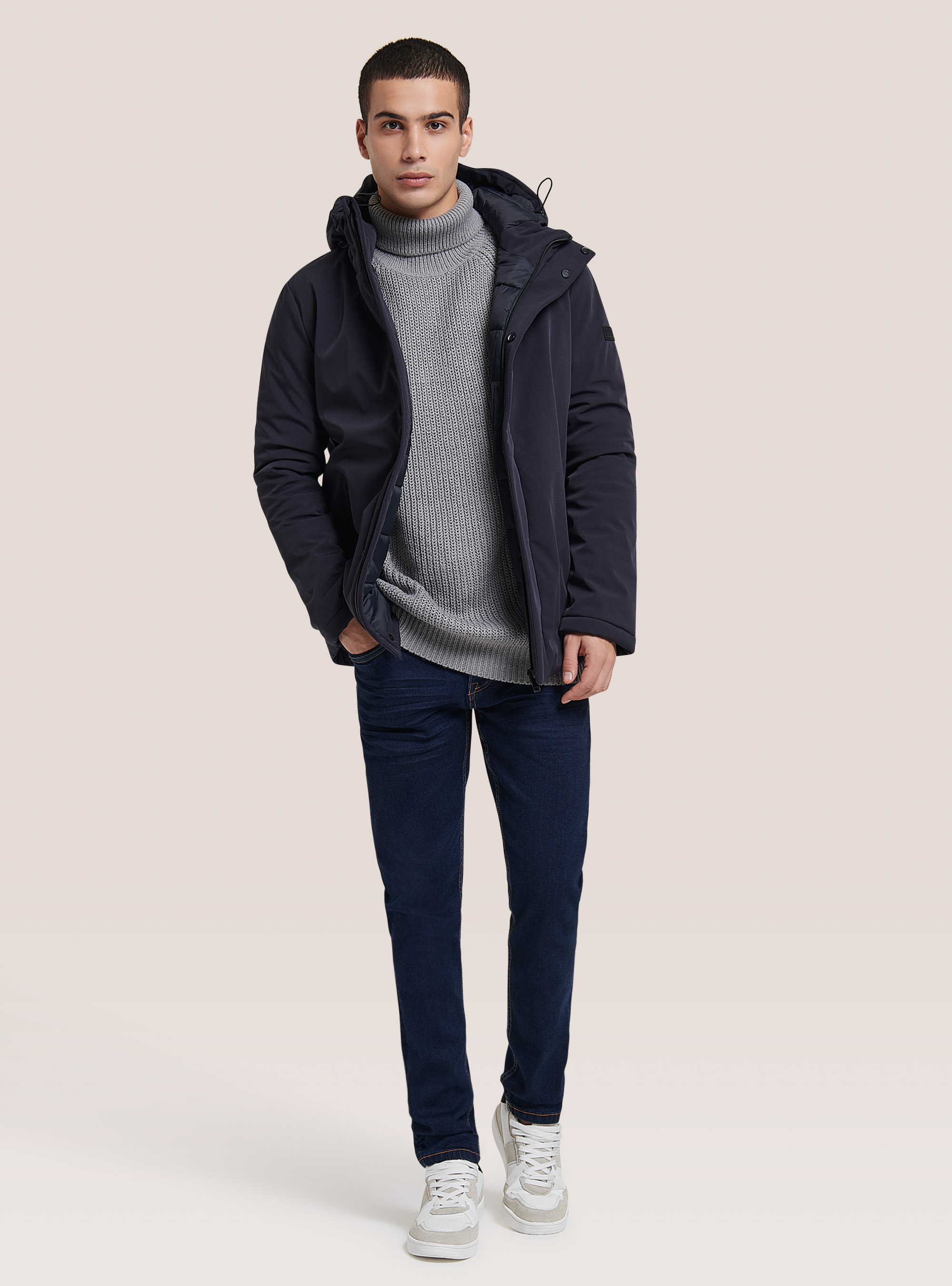 Giubbotto in tessuto tecnico con imbottitura 100% riciclata, BLU MARINO