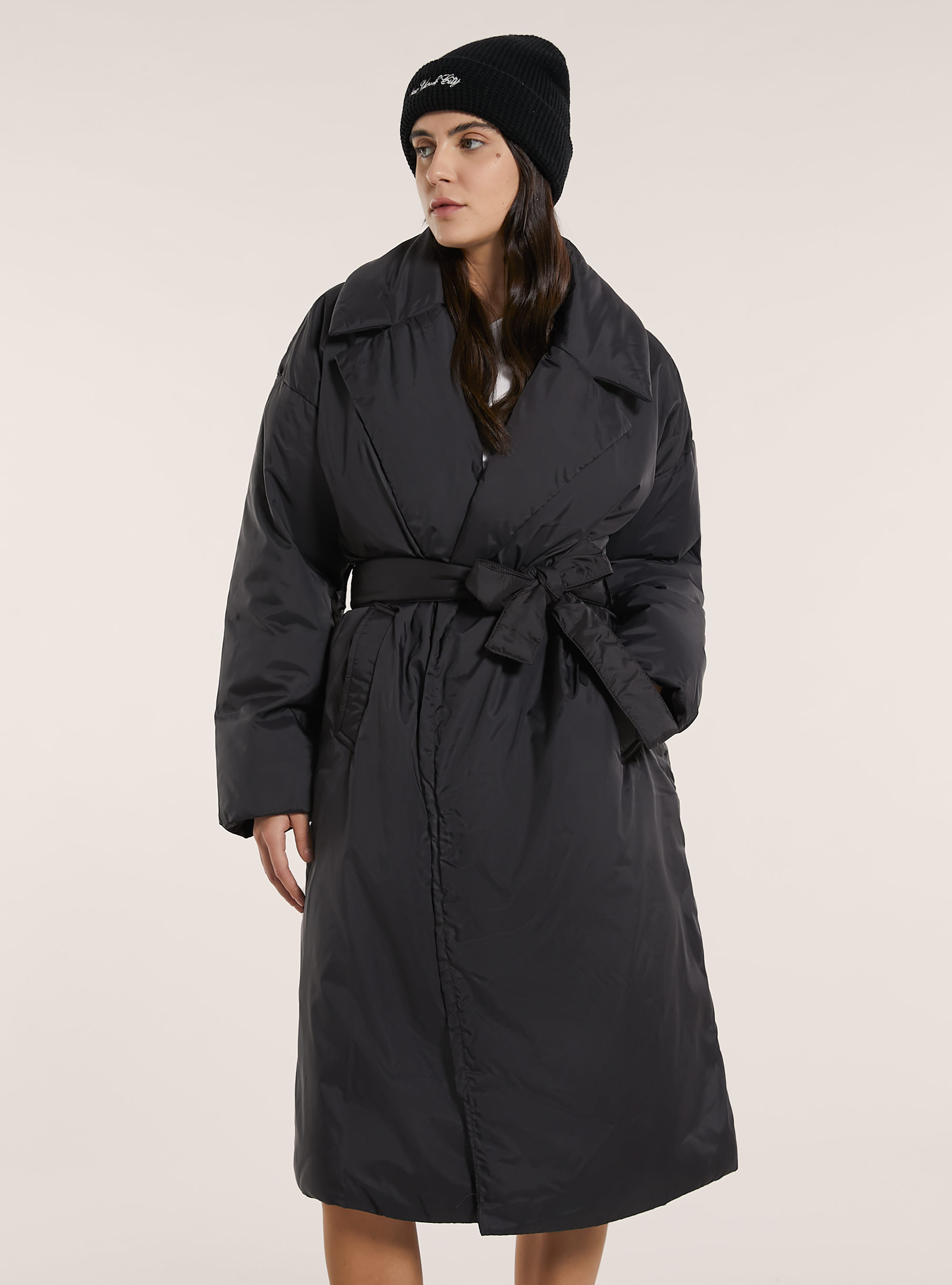 Gabardina con cinturón y acolchado reciclado, BK1 BLACK