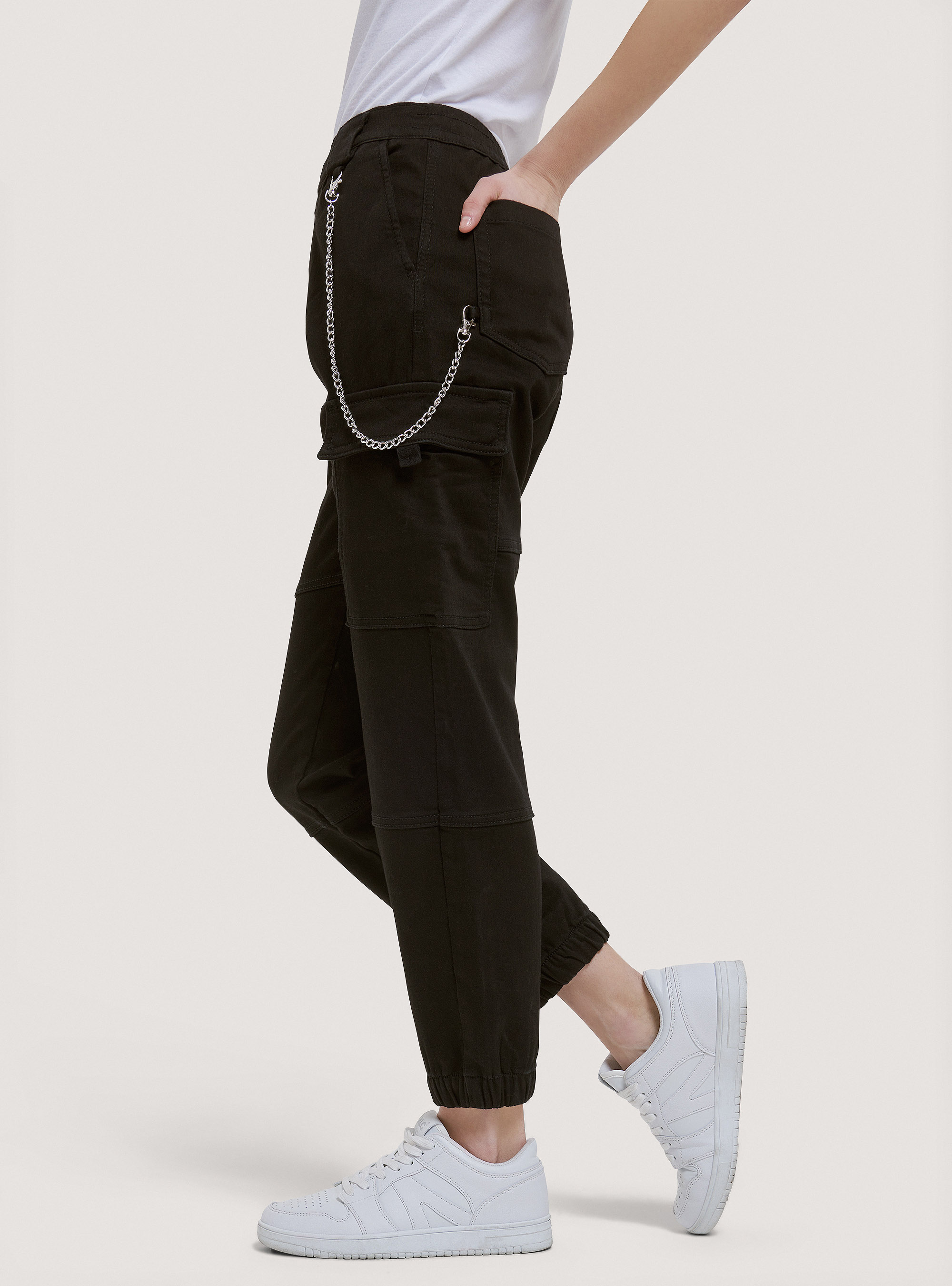 Jogger con tasconi e catena, NERO