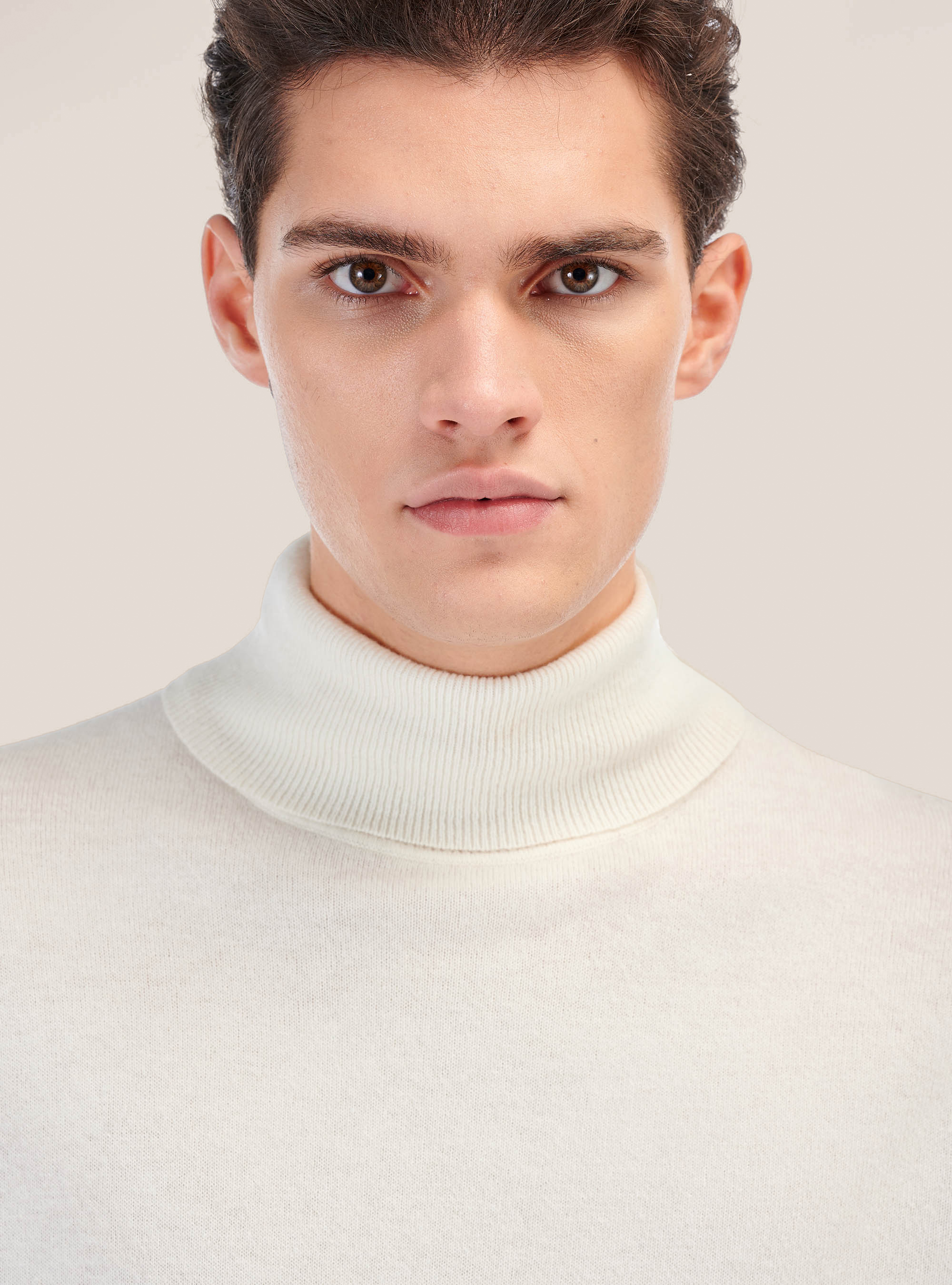 Rollkragenpullover mit Rippstrickabschluss, C085 WHITE