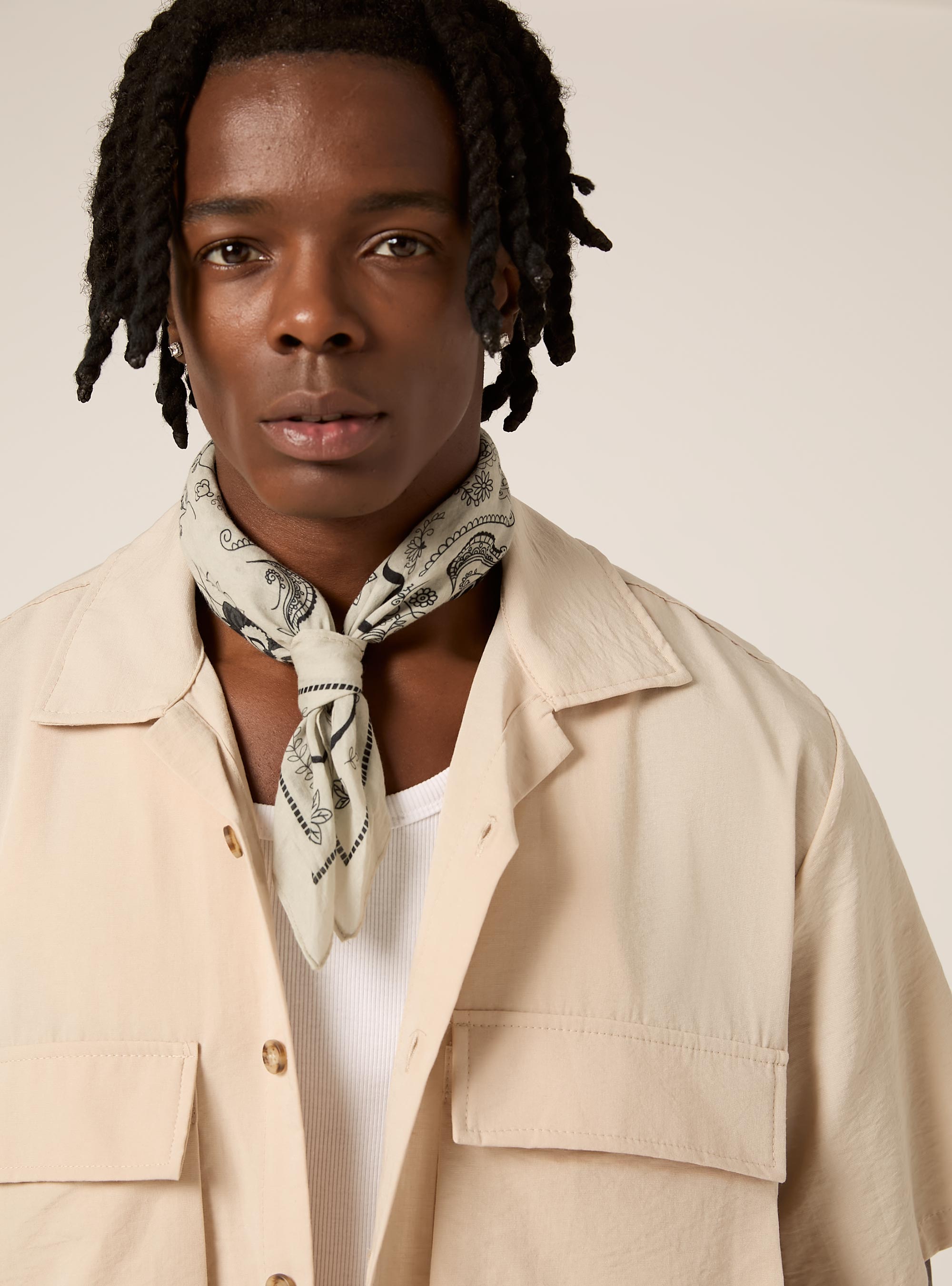 Chemise l&eacute;g&egrave;re de forme carr&eacute;e avec grandes poches, BG2 BEIGE MEDIUM