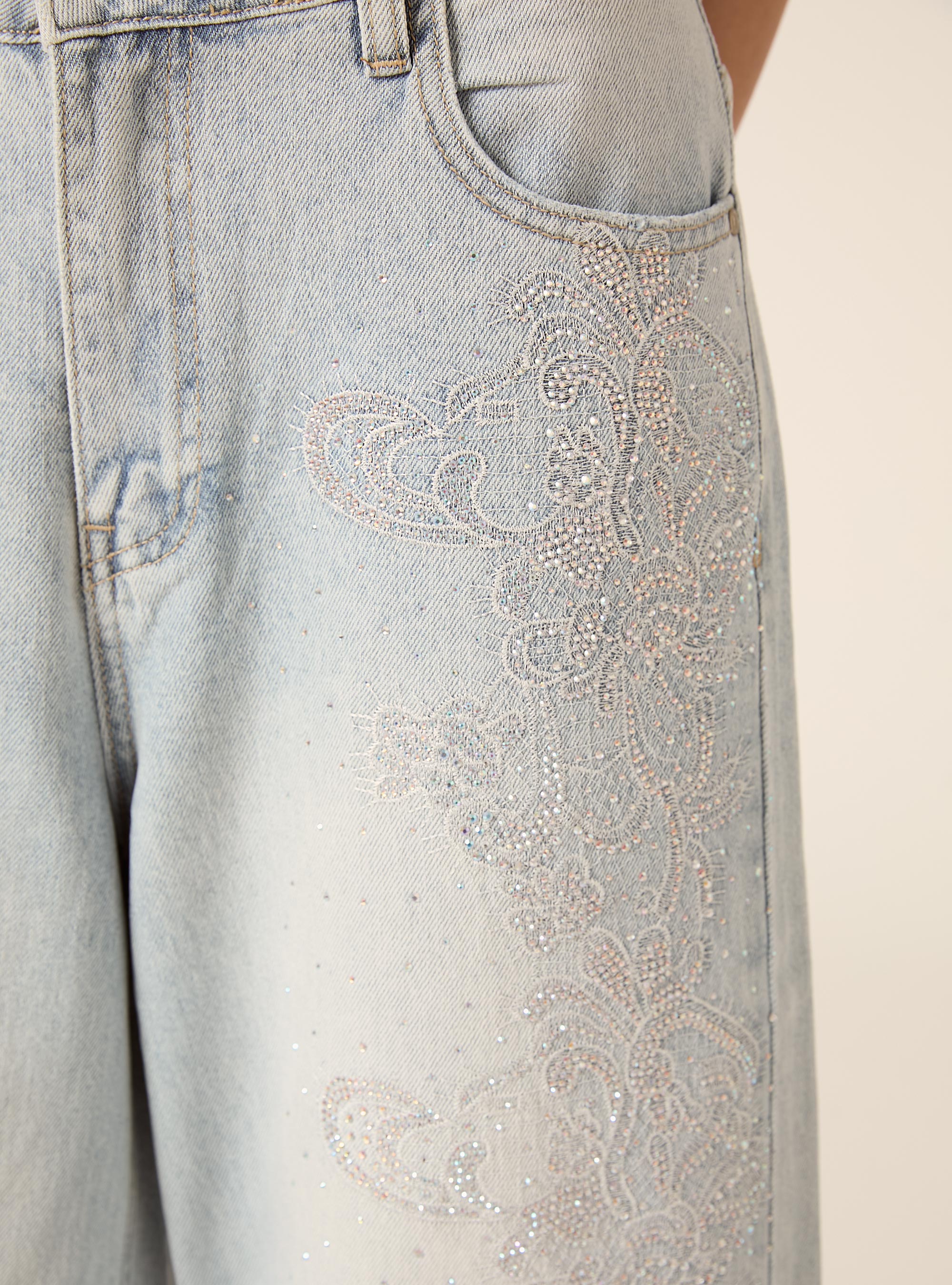 Straight fit jeans with embroidery and rhinestones, D006 AZURE