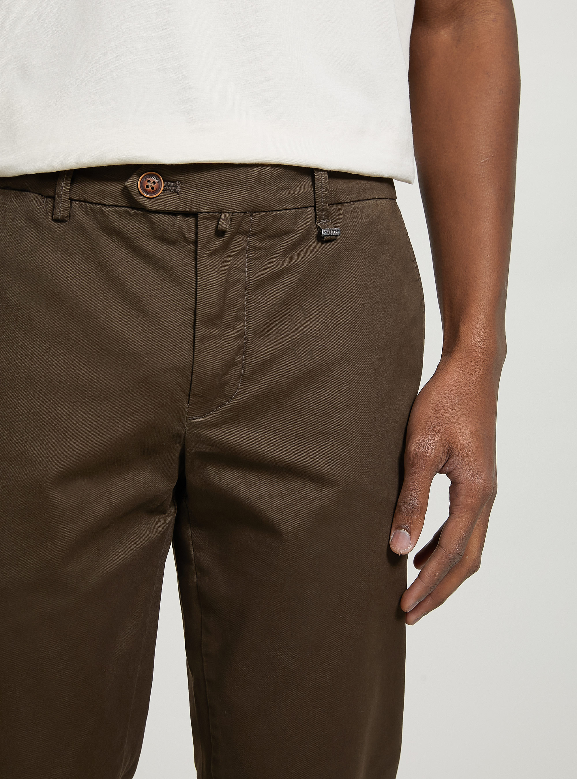 Pantalones chinos de sarga de algodón elástico, BR2 BROWN MEDIUM