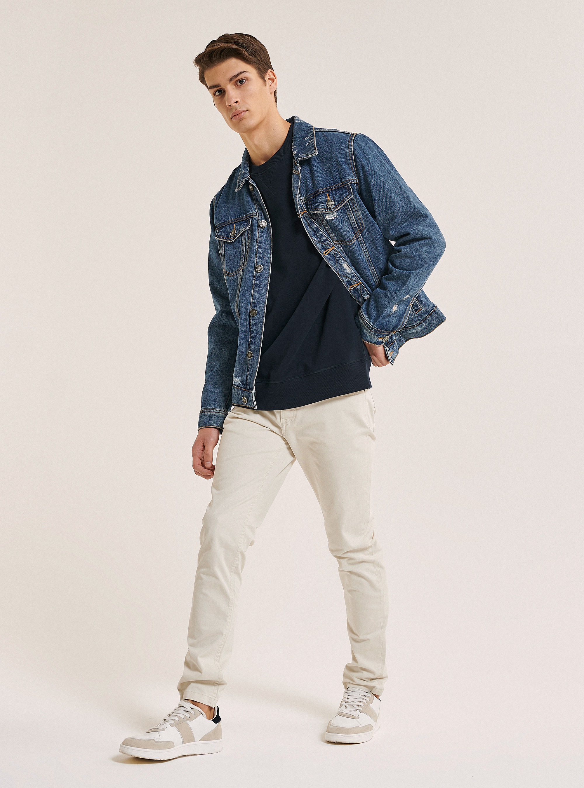 Blouson en jean avec poches sur la poitrine, C272 BLUE