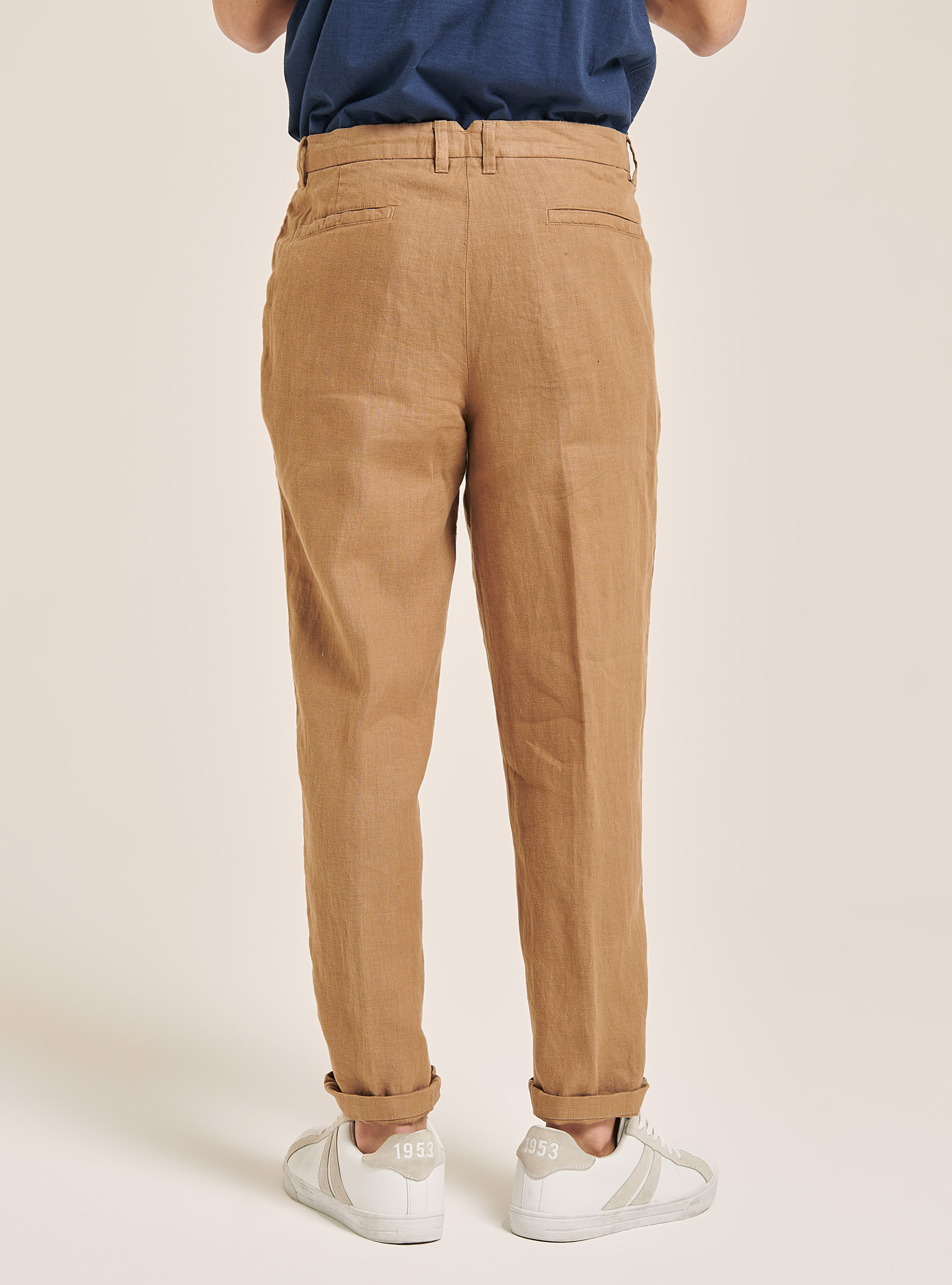 Pure linen trousers with pleats, C5527 CAMEL