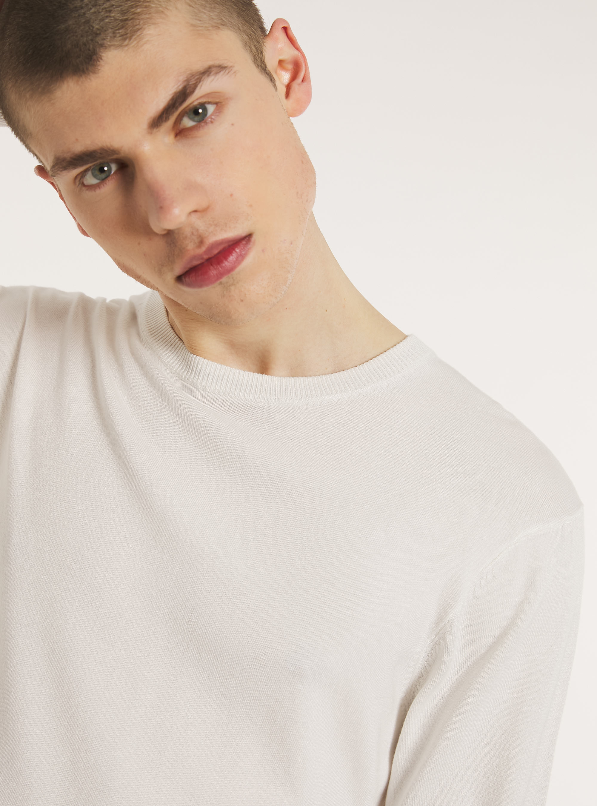 Pull à col ras du cou en viscose durable Ecovero, WH3 WHITE