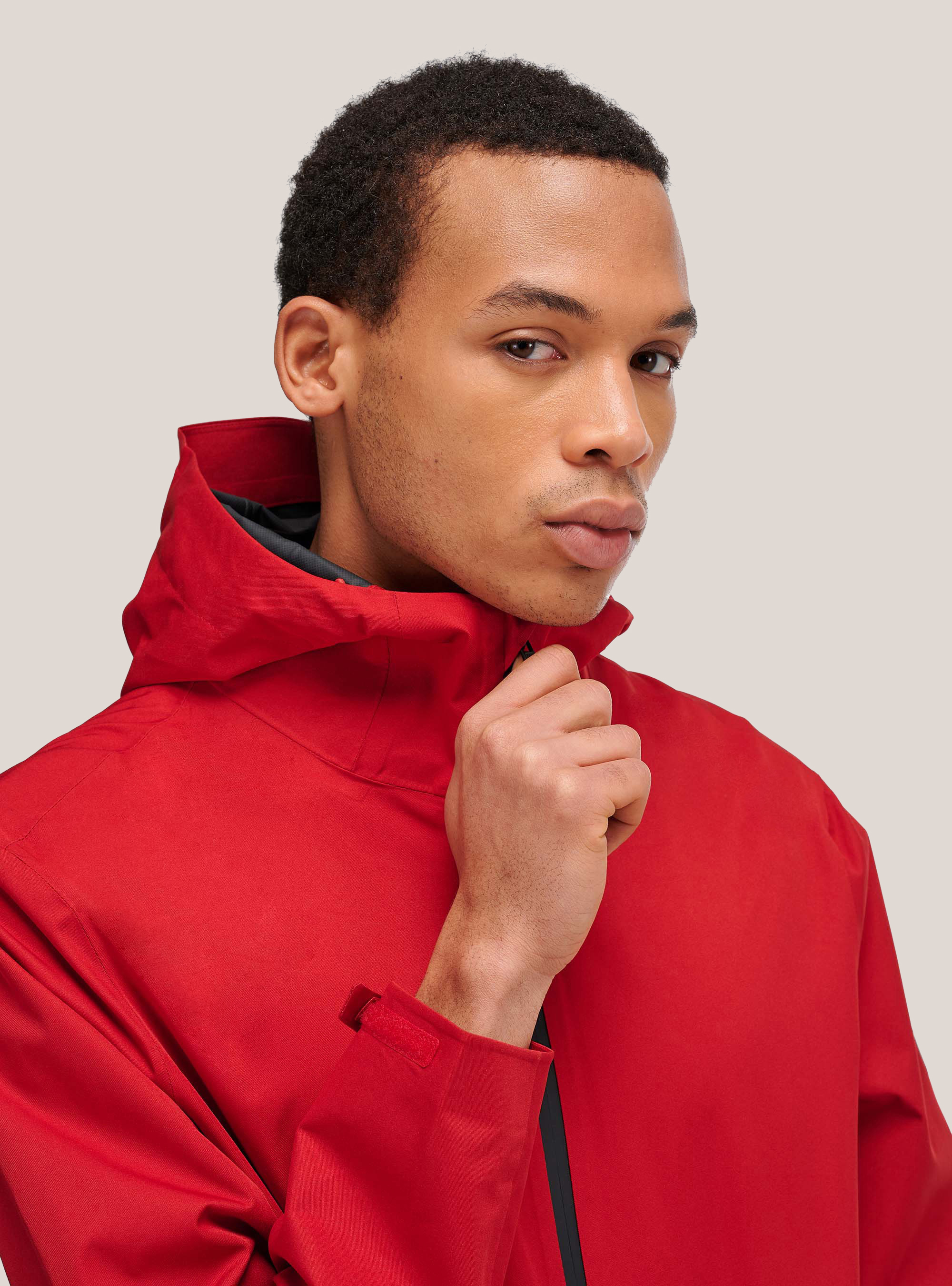 Slim Fit Weste aus technischem Stoff, C3344 RED