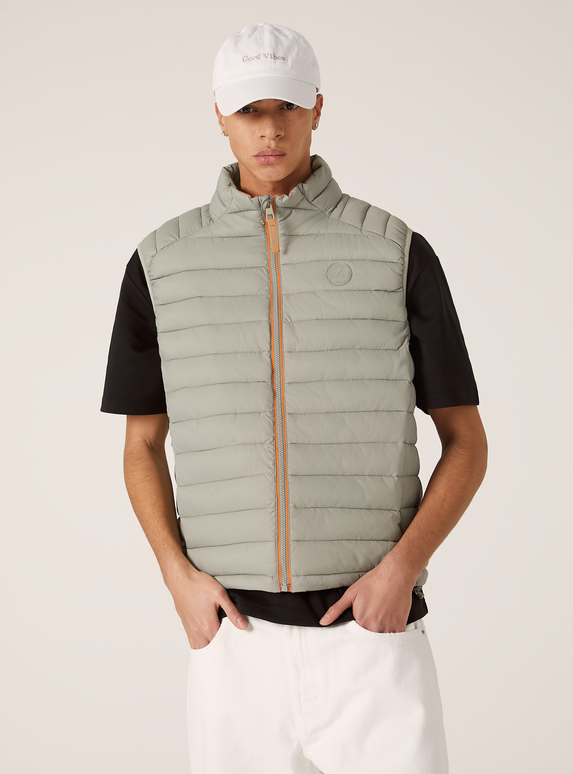 Manchon rembourr&eacute; avec fermeture &eacute;clair contrast&eacute;e, SG3 SAGE LIGHT