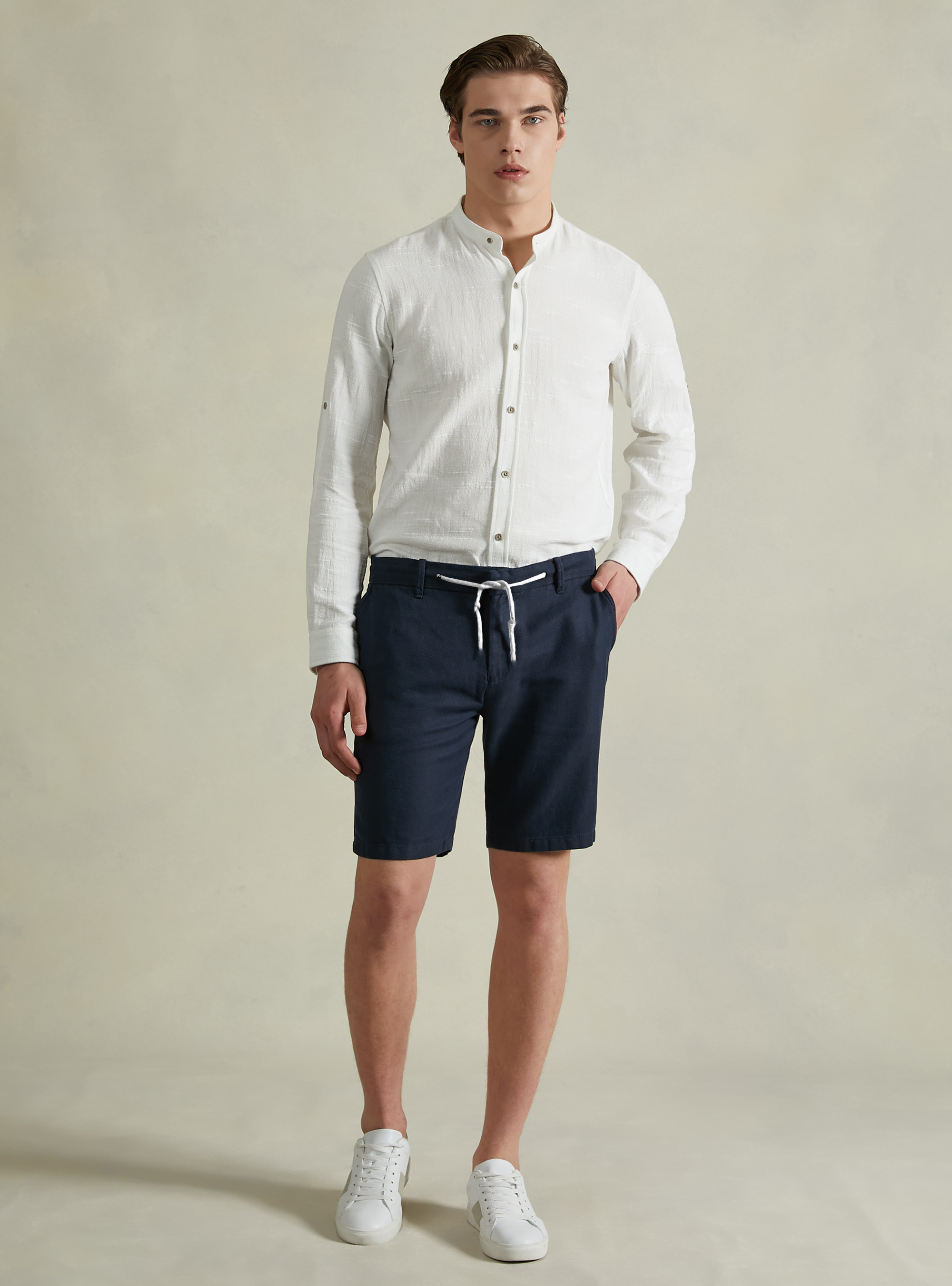 Bermudashorts aus einer Leinenmischung mit Knopf und Kordelzug in der Taille, NA2 NAVY MEDIUM