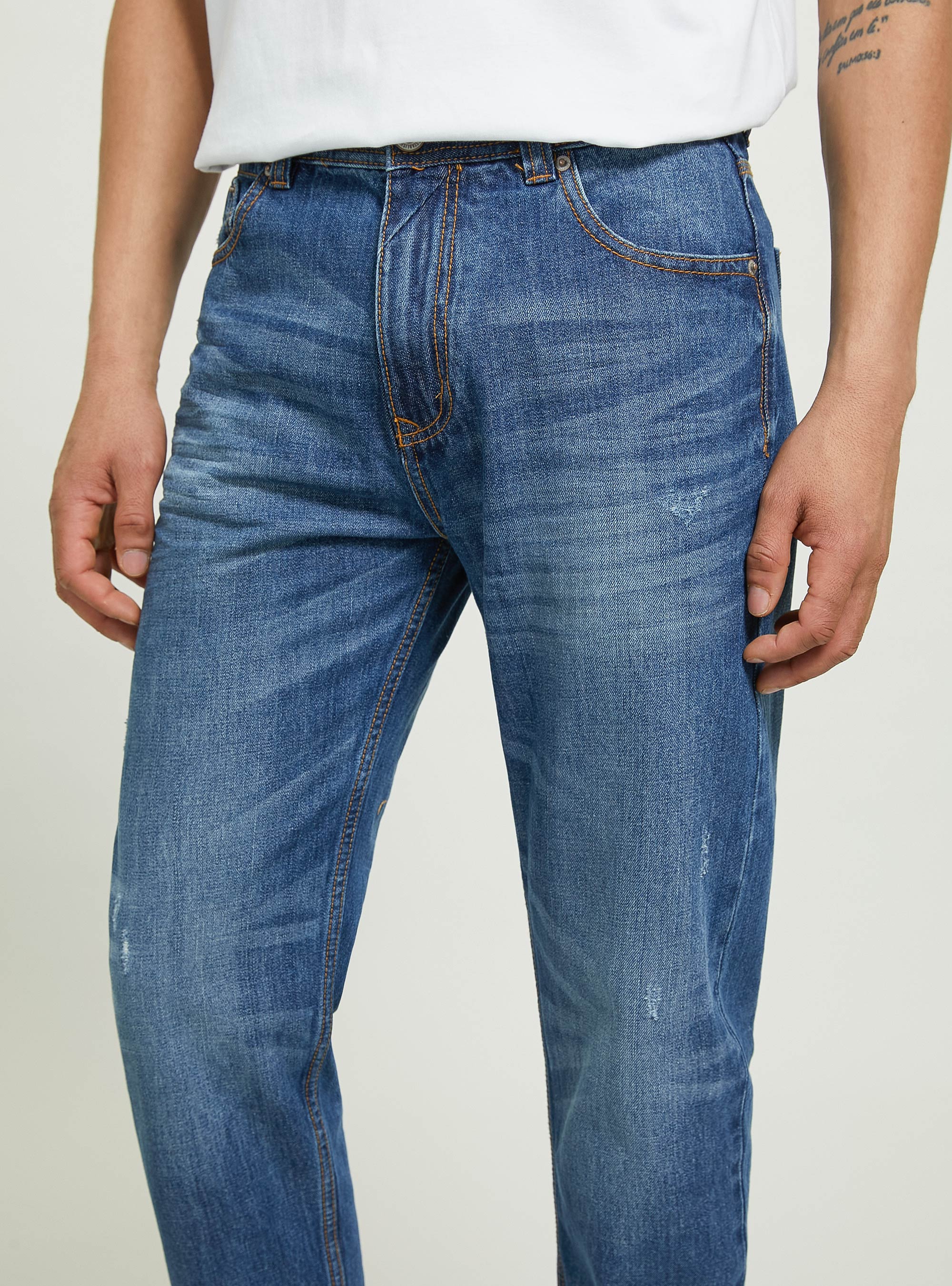 Jeans mit regulärer Passform, C284 AZZURRE