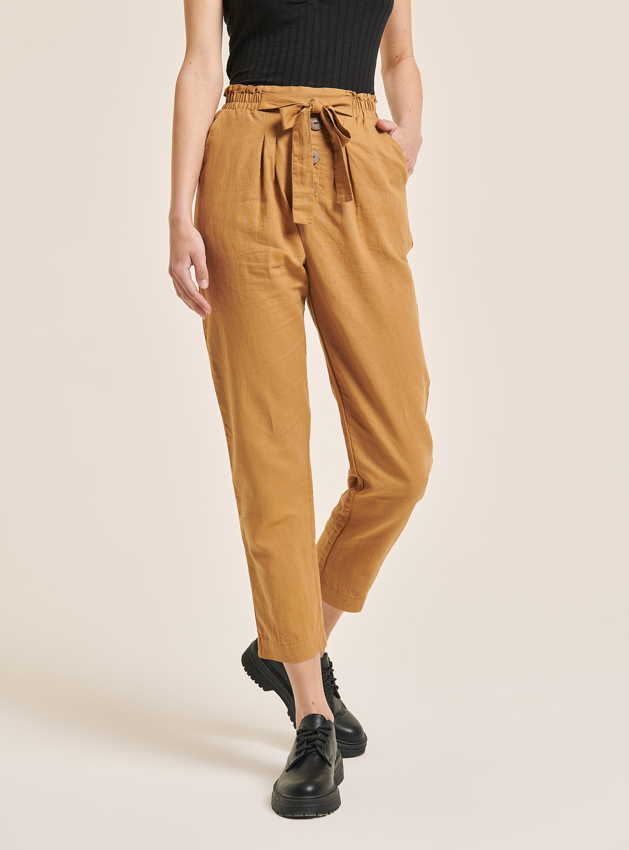 Paperbag linen trousers, C5527 CAMEL