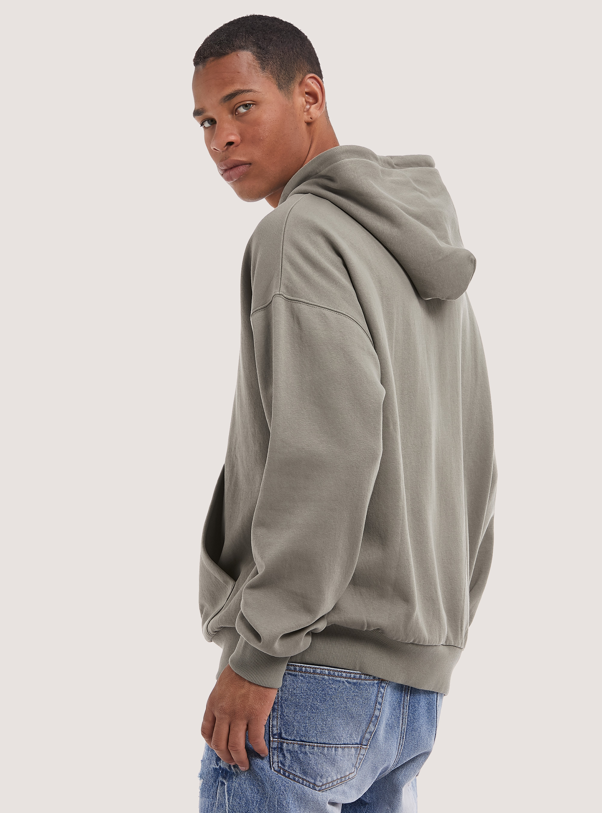 Oversized sweatshirt with pouch pocket and hood