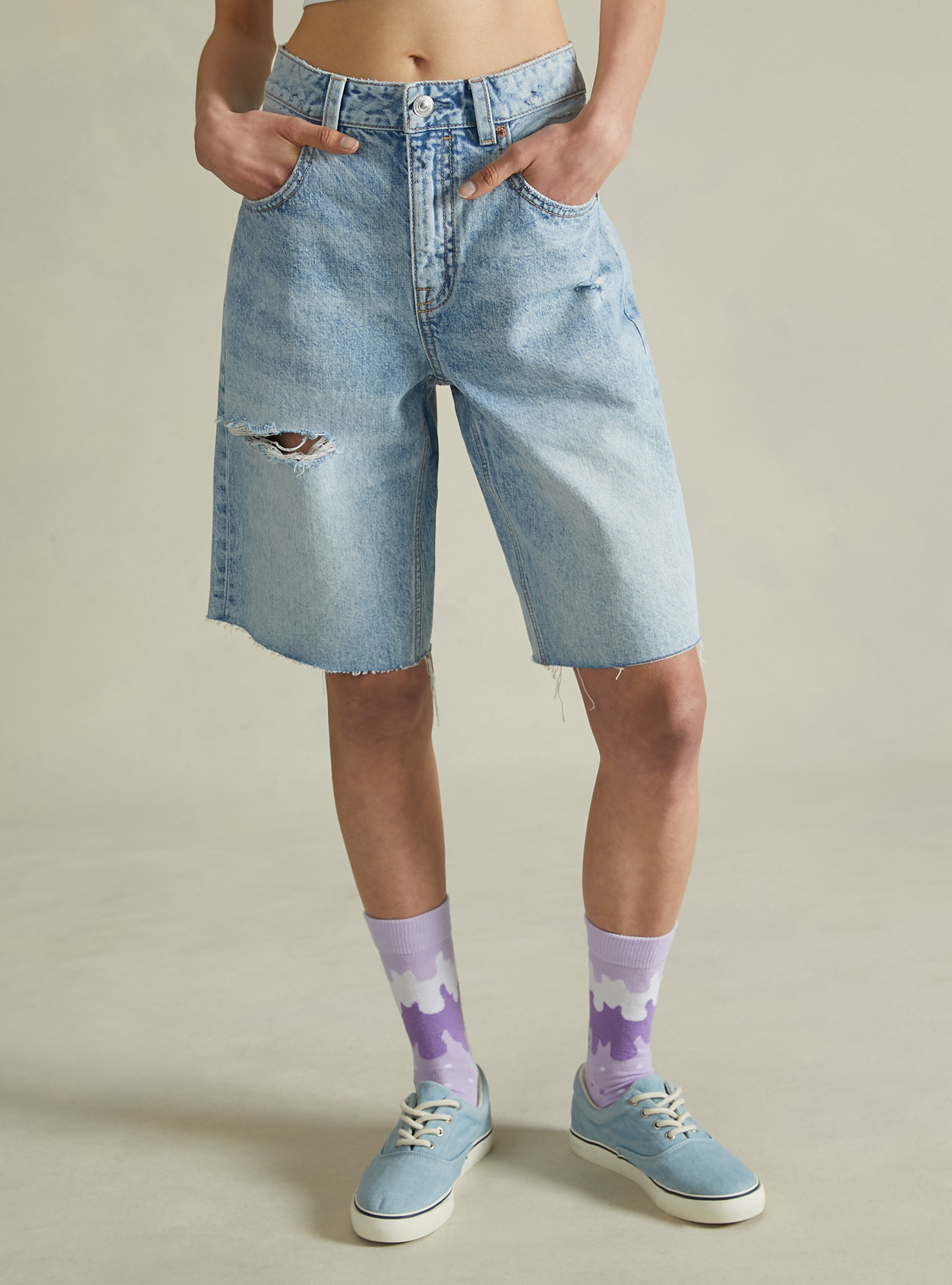 Denim-Bermudashorts mit Rissen, D006 AZURE