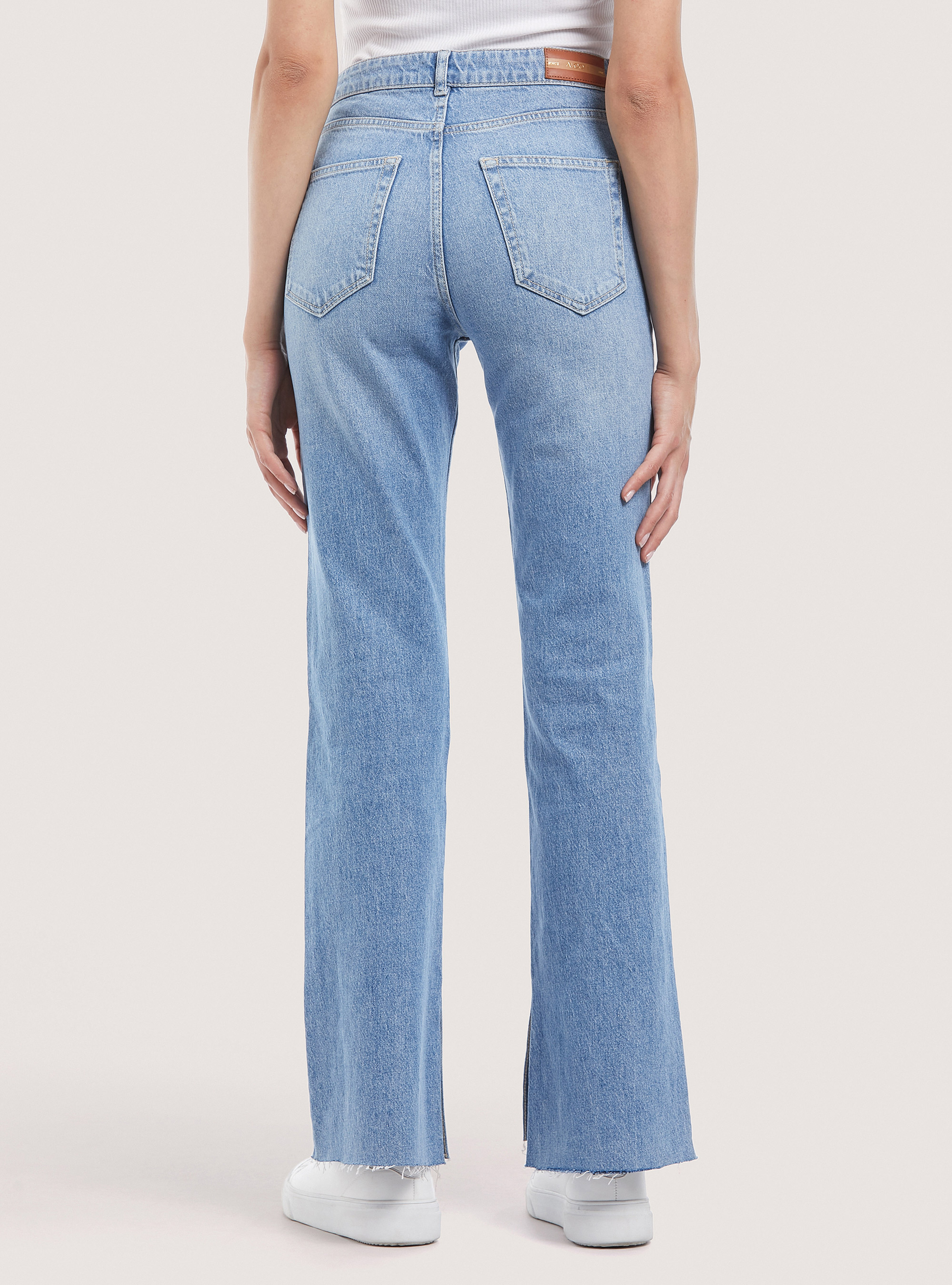 Jean flare à coupe brute, D007 LIGHT AZURE