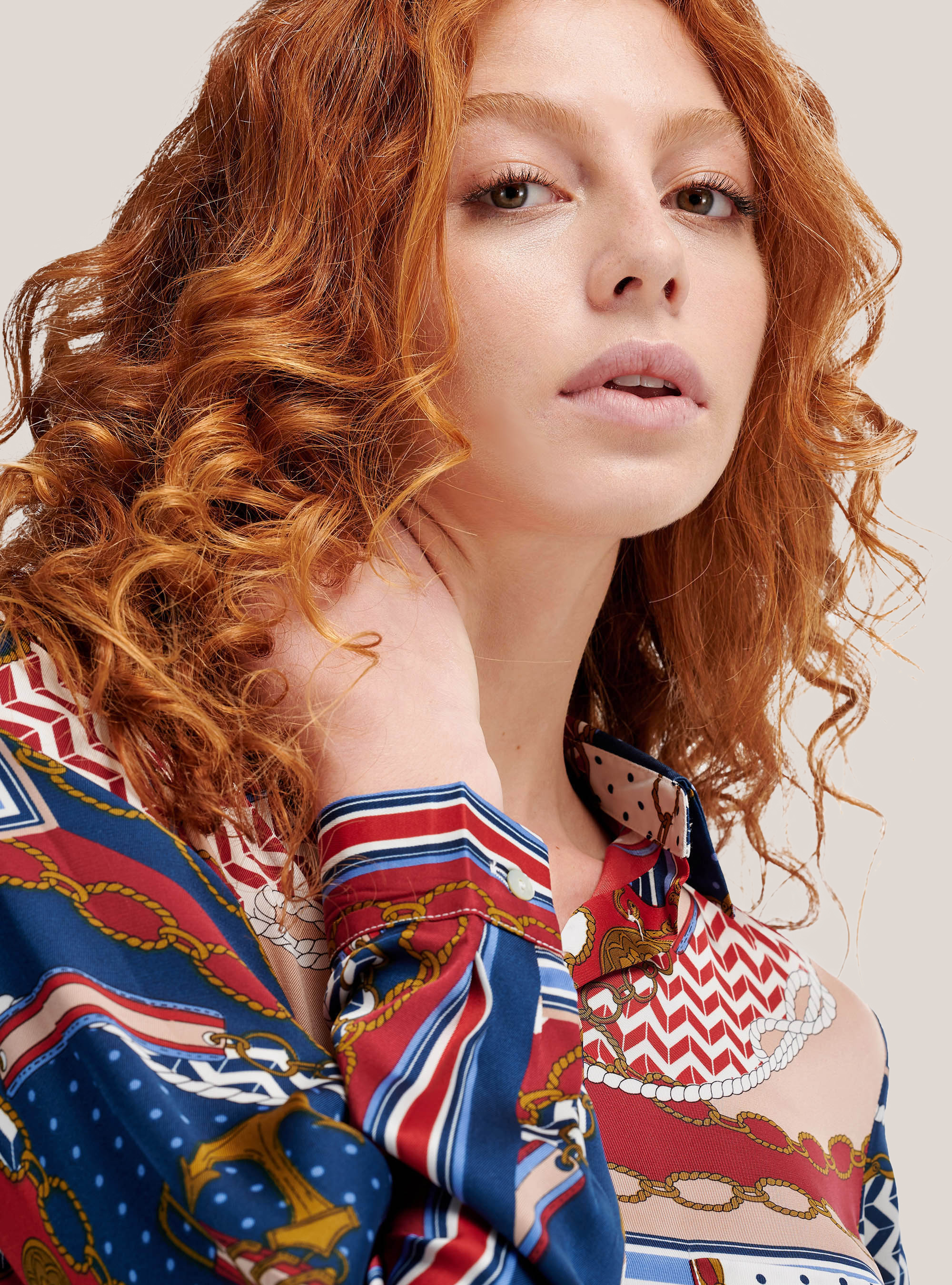 Camicia long fit stampata, MULTICOLORE