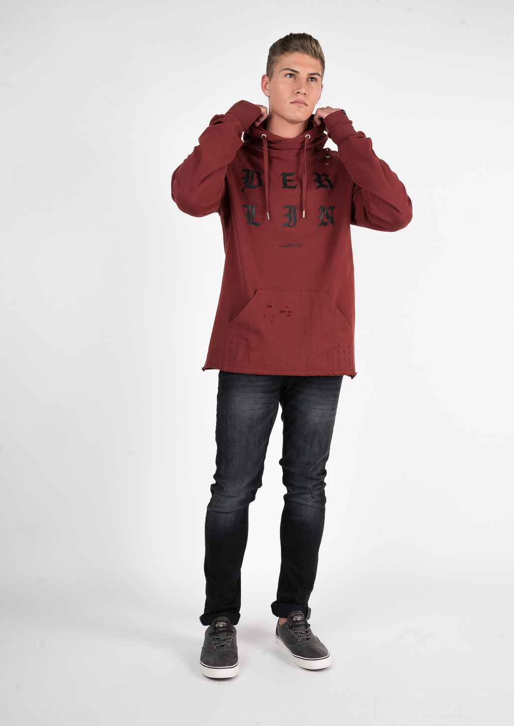 Hoodie with rips and print, C3336 BORDEAUX