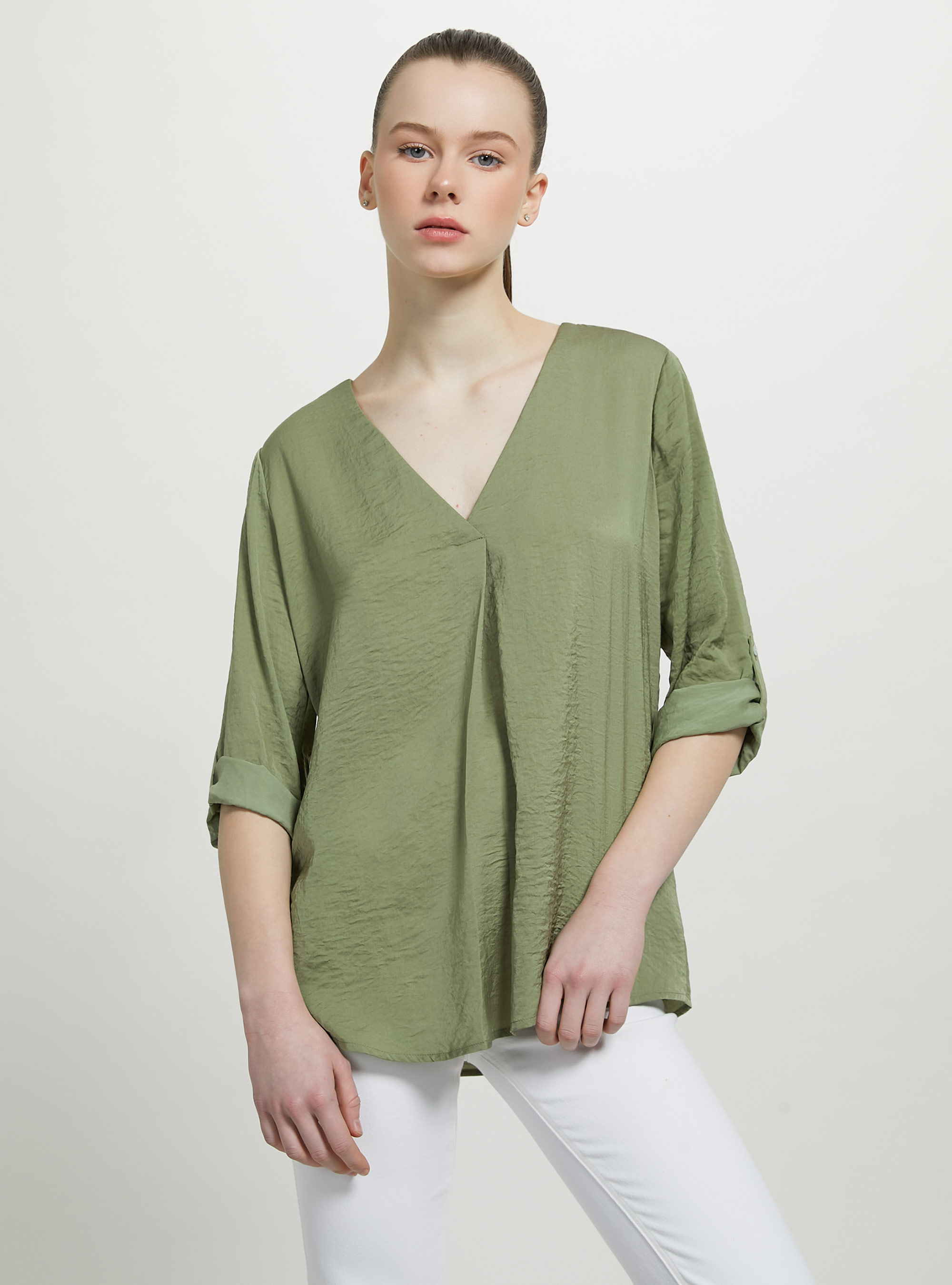 Plain-coloured blouse with neckline, KY3 KAKY LIGHT