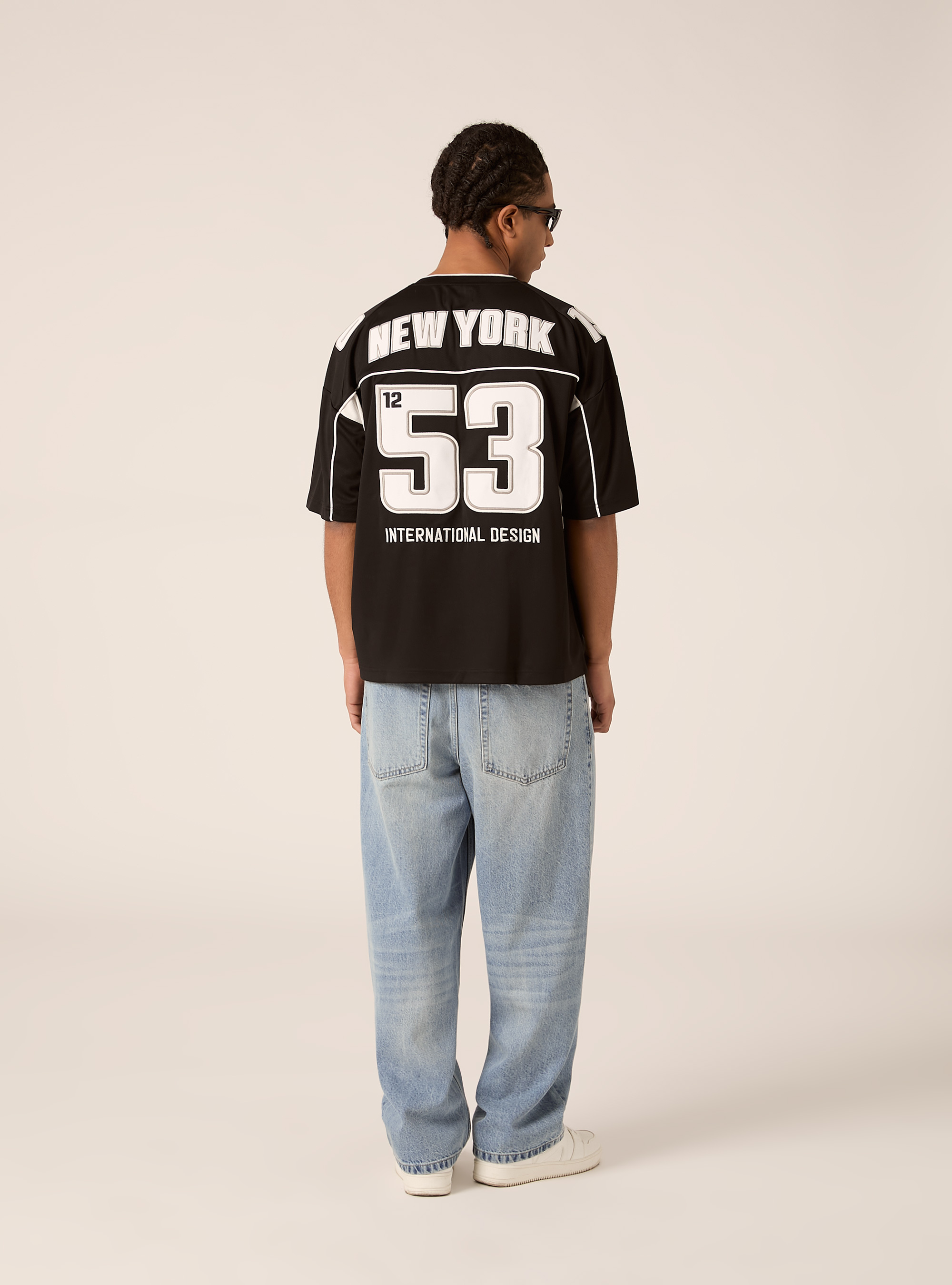 T-shirt collo a v con applicazioni, BK1 BLACK