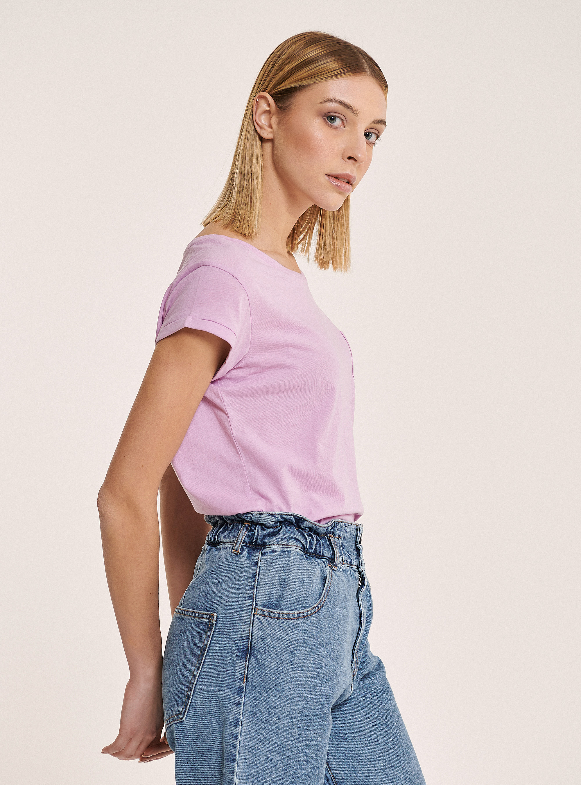 Camiseta básica de algodón con bolsillo en el pecho, C4546 LILLAC