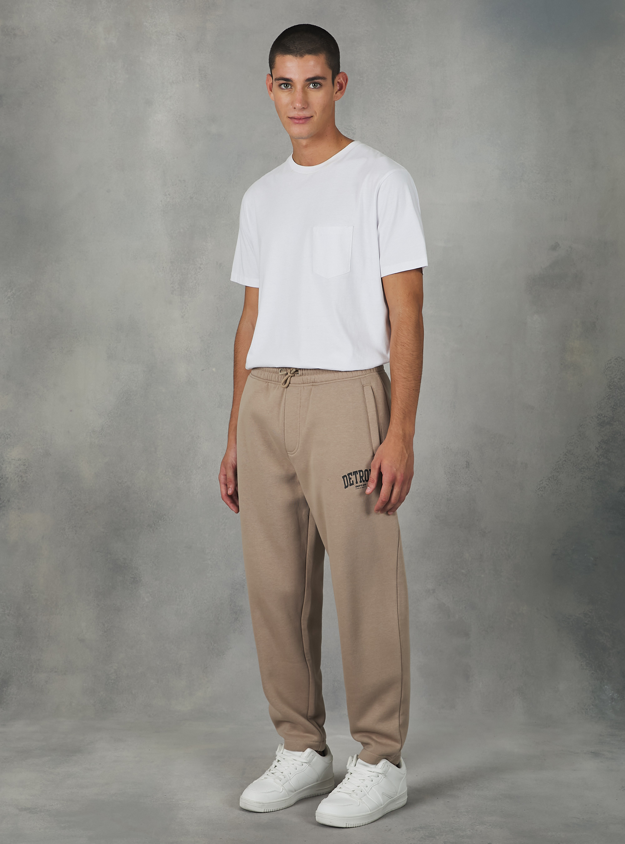 Jogger con estampado universitario, BG1 BEIGE DARK