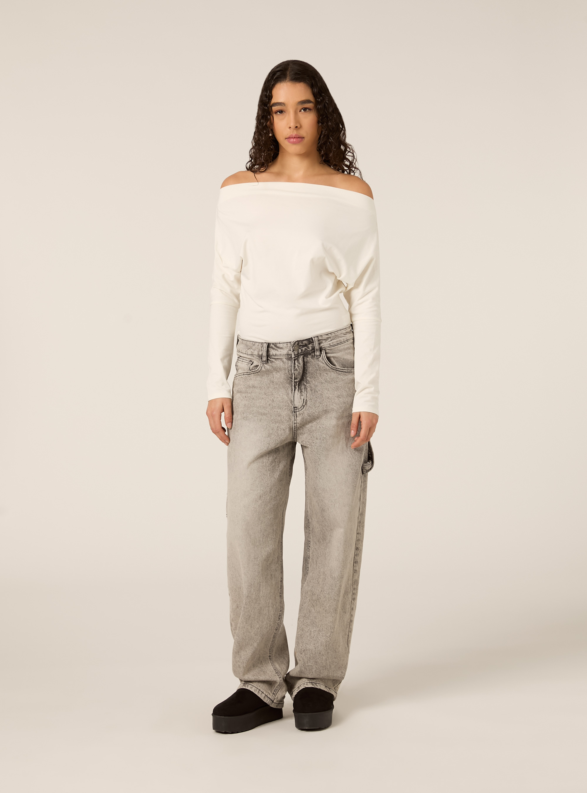 T-shirt a maniche lunghe asimmetrica, WH1 OFF WHITE