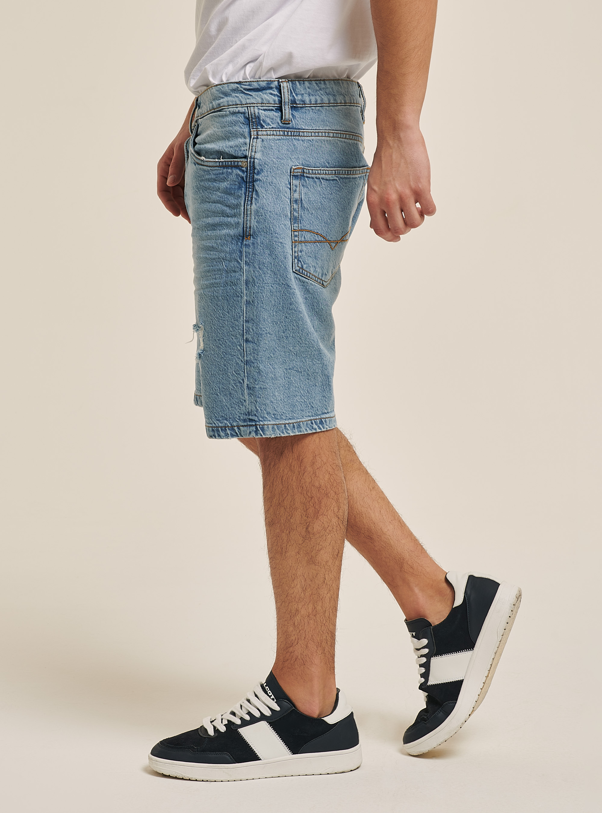 Bermuda en denim de forme r&eacute;guli&egrave;re, C272 BLUE