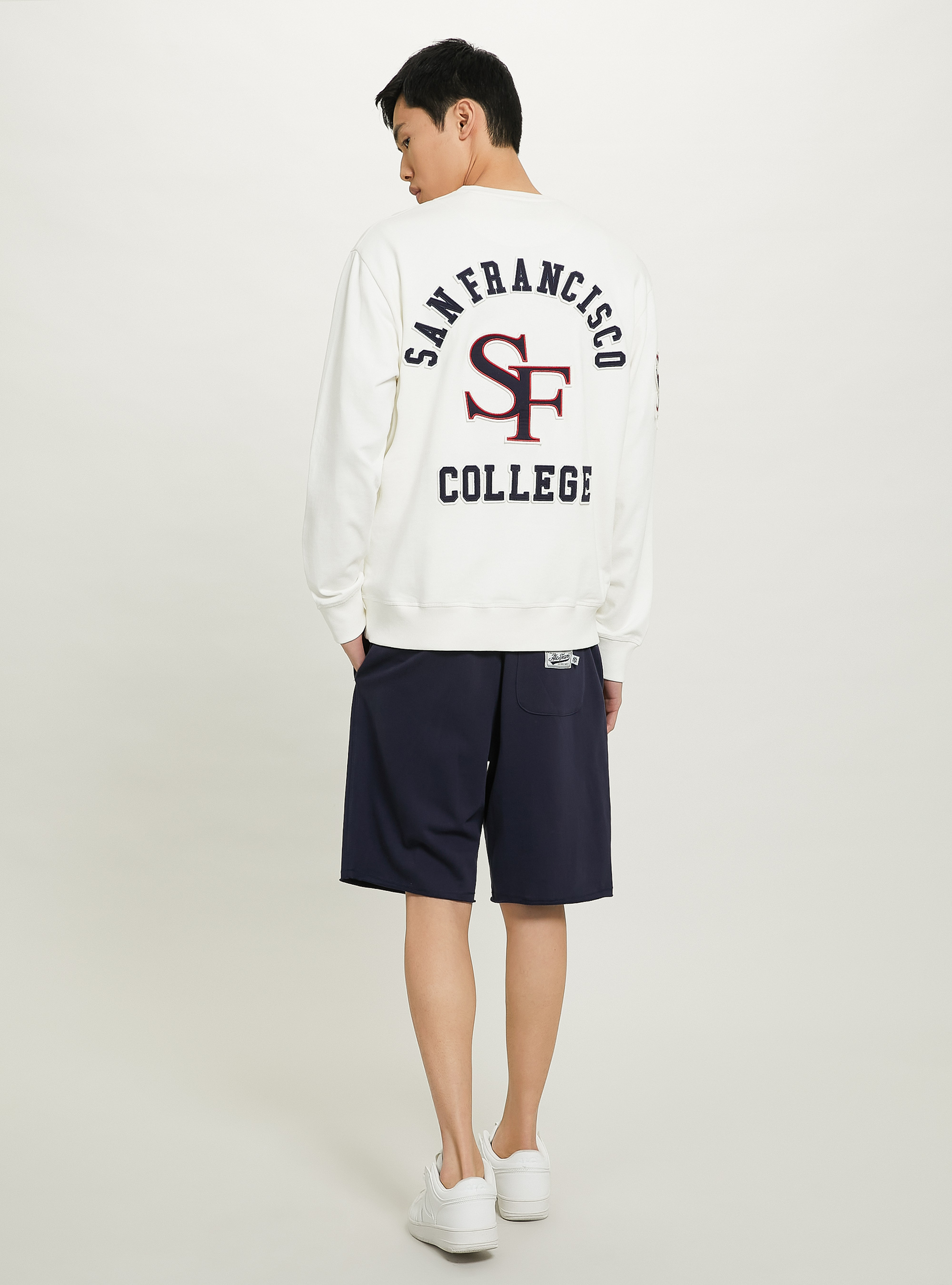 Round-neck college sweatshirt with cotton patch, C0020 OFF WHITE