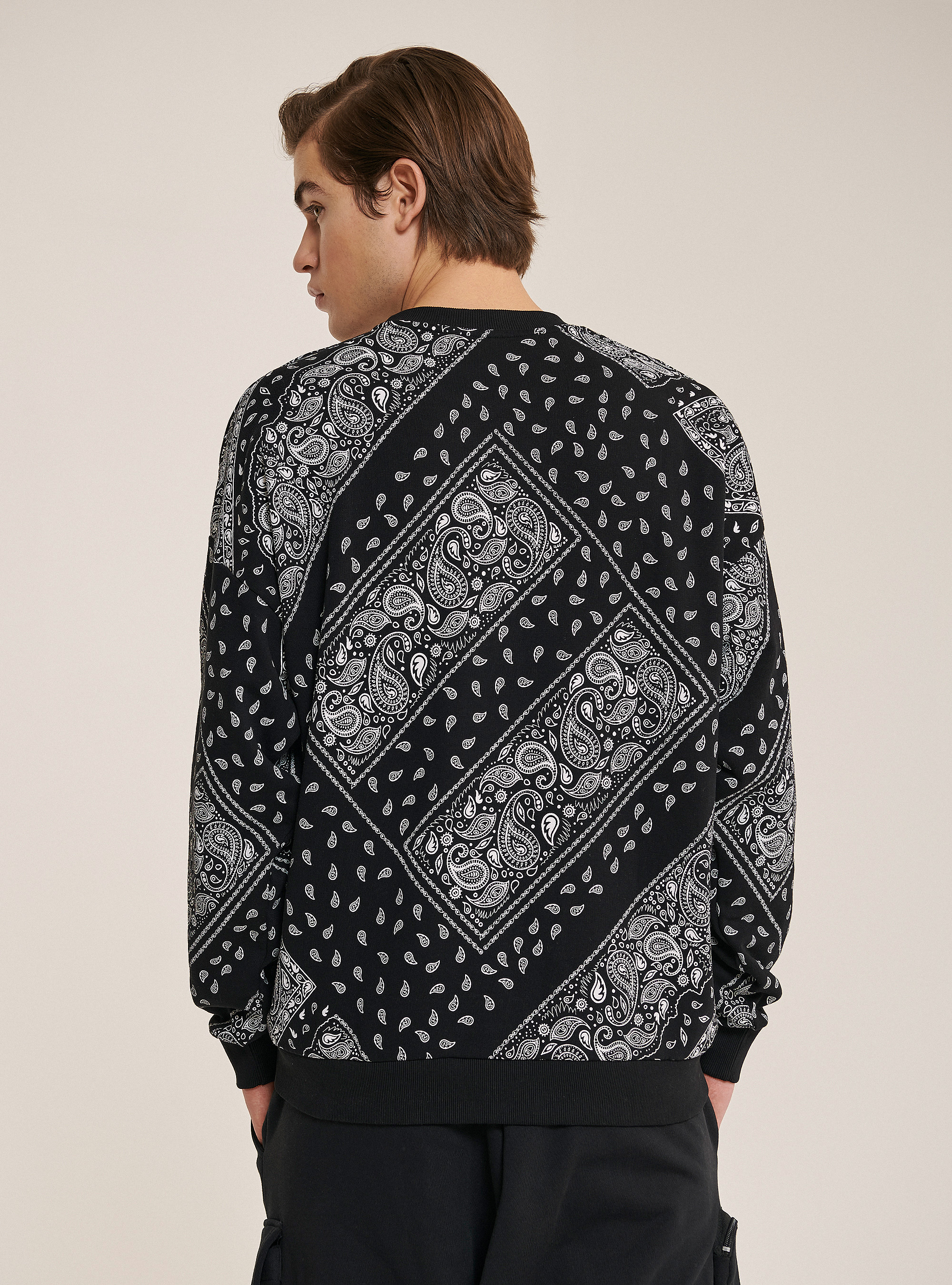 Ringhals-Sweatshirt mit Paisley-Print, C101 BLACK
