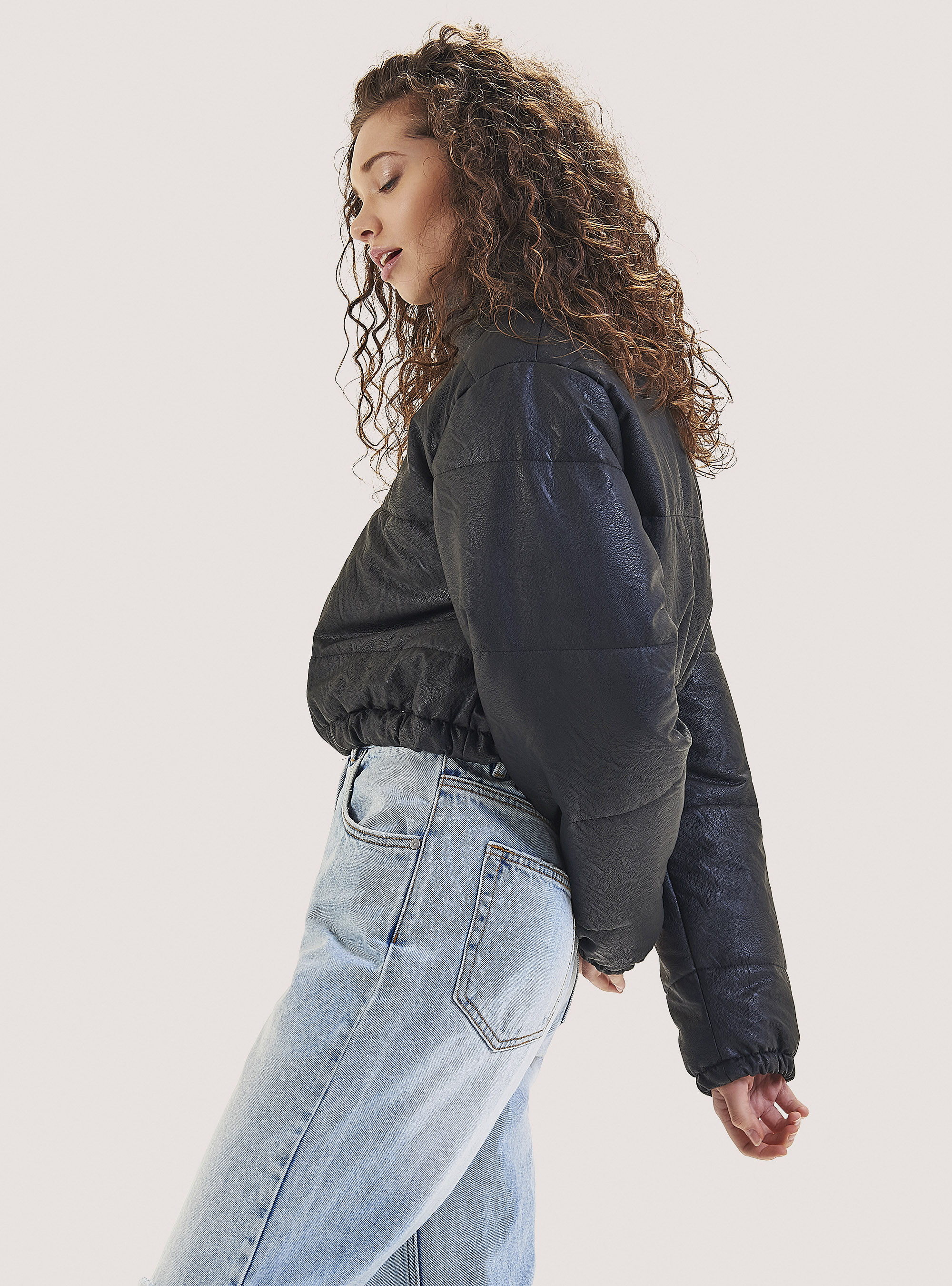 Giubbotto bomber cropped in ecopelle, BK1 BLACK