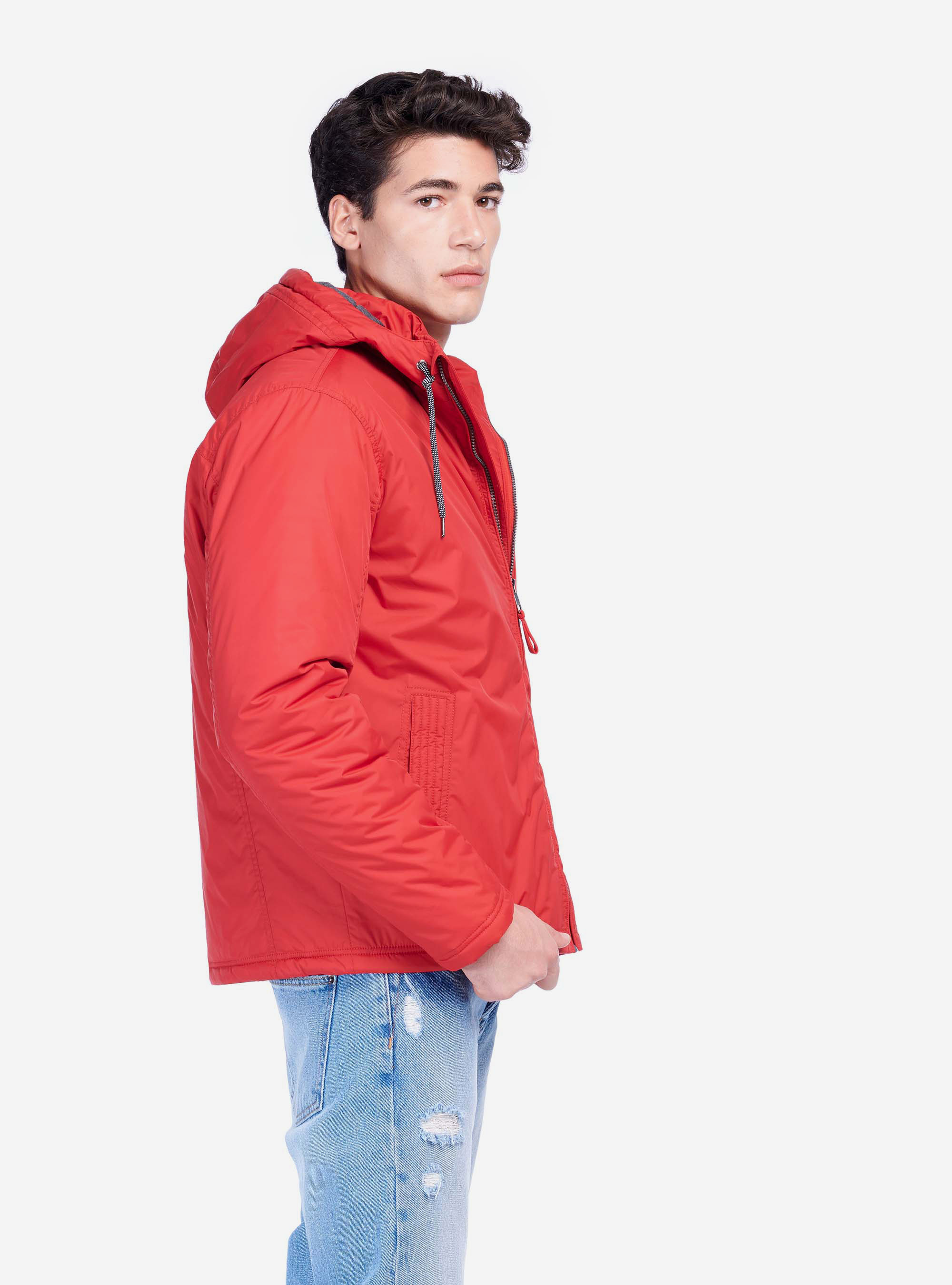 CAZADORA CON CAPUCHA, ROJO