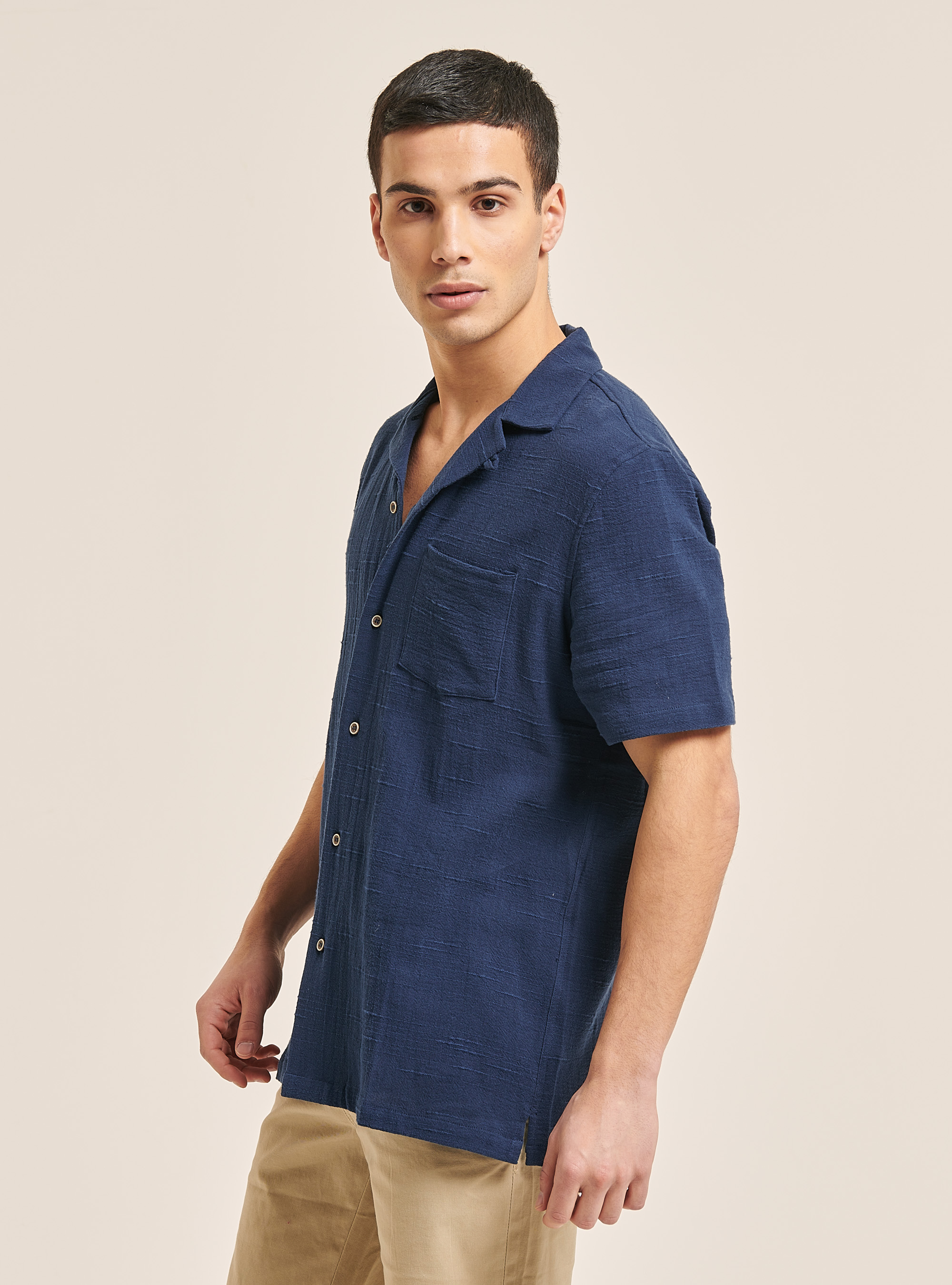 Camisa de mezcla de lino con bolsillo en el pecho y cuello bowling, AZUL MARINO
