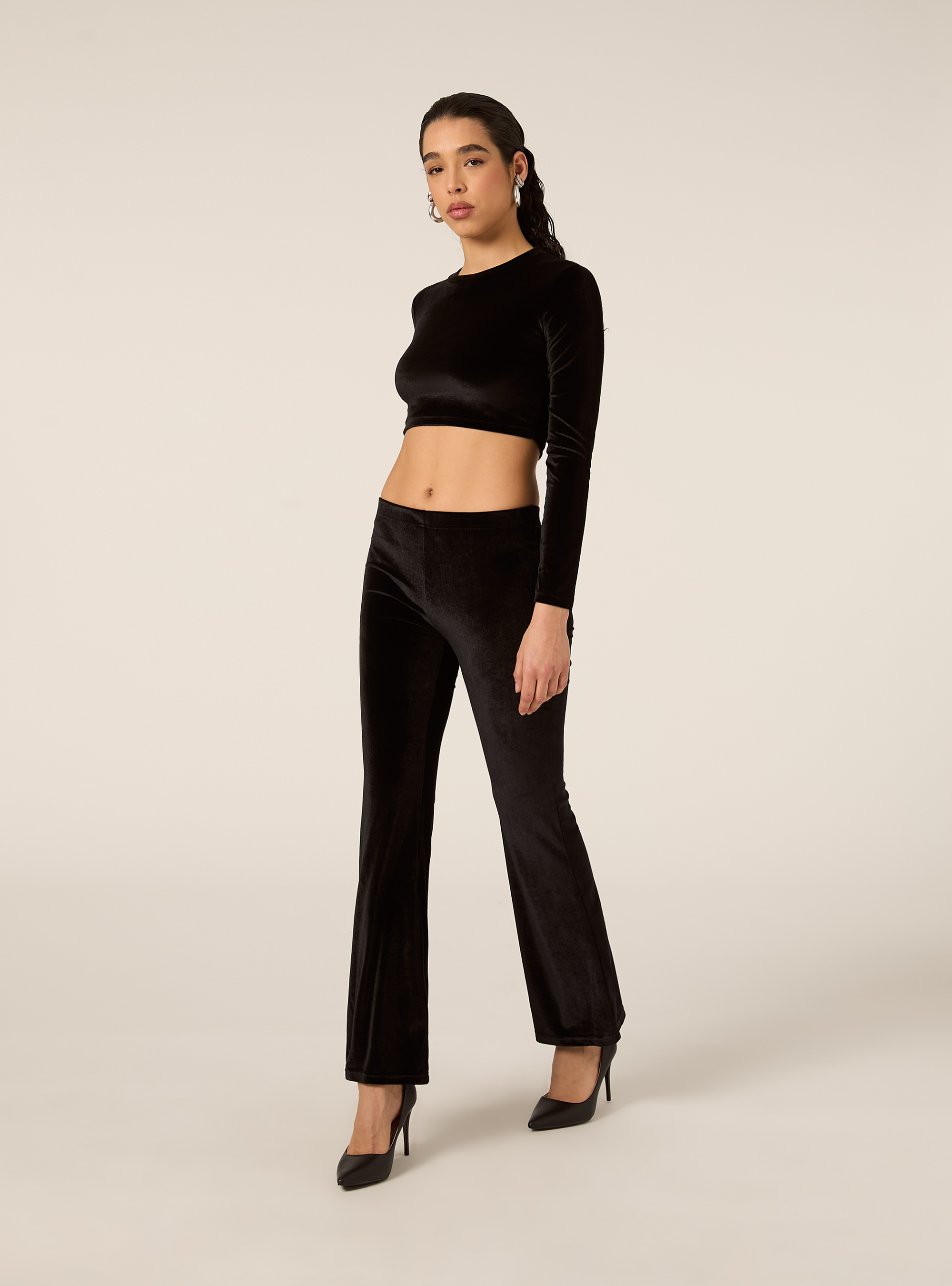 Maglia cropped in velluto con schiena scoperta, BK1 BLACK