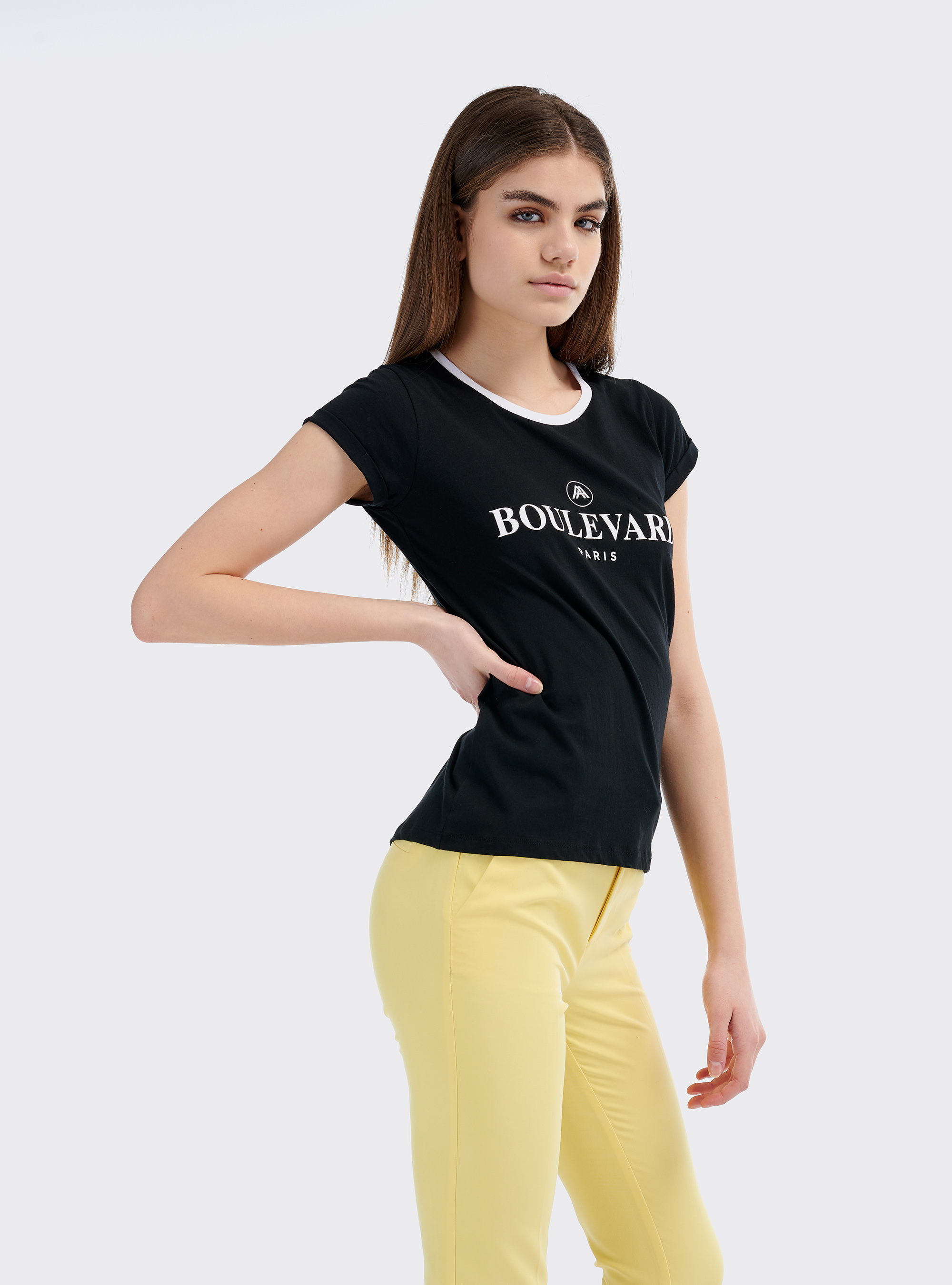 Maglietta con stampa e bordi a contrasto in cotone combed, NERO