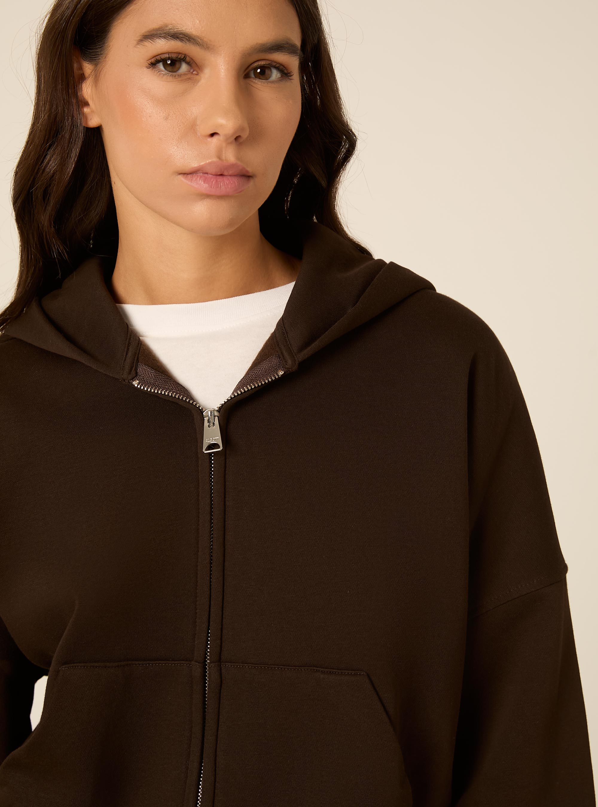 Sudadera corta con capucha y cremallera, BR1 BROWN DARK